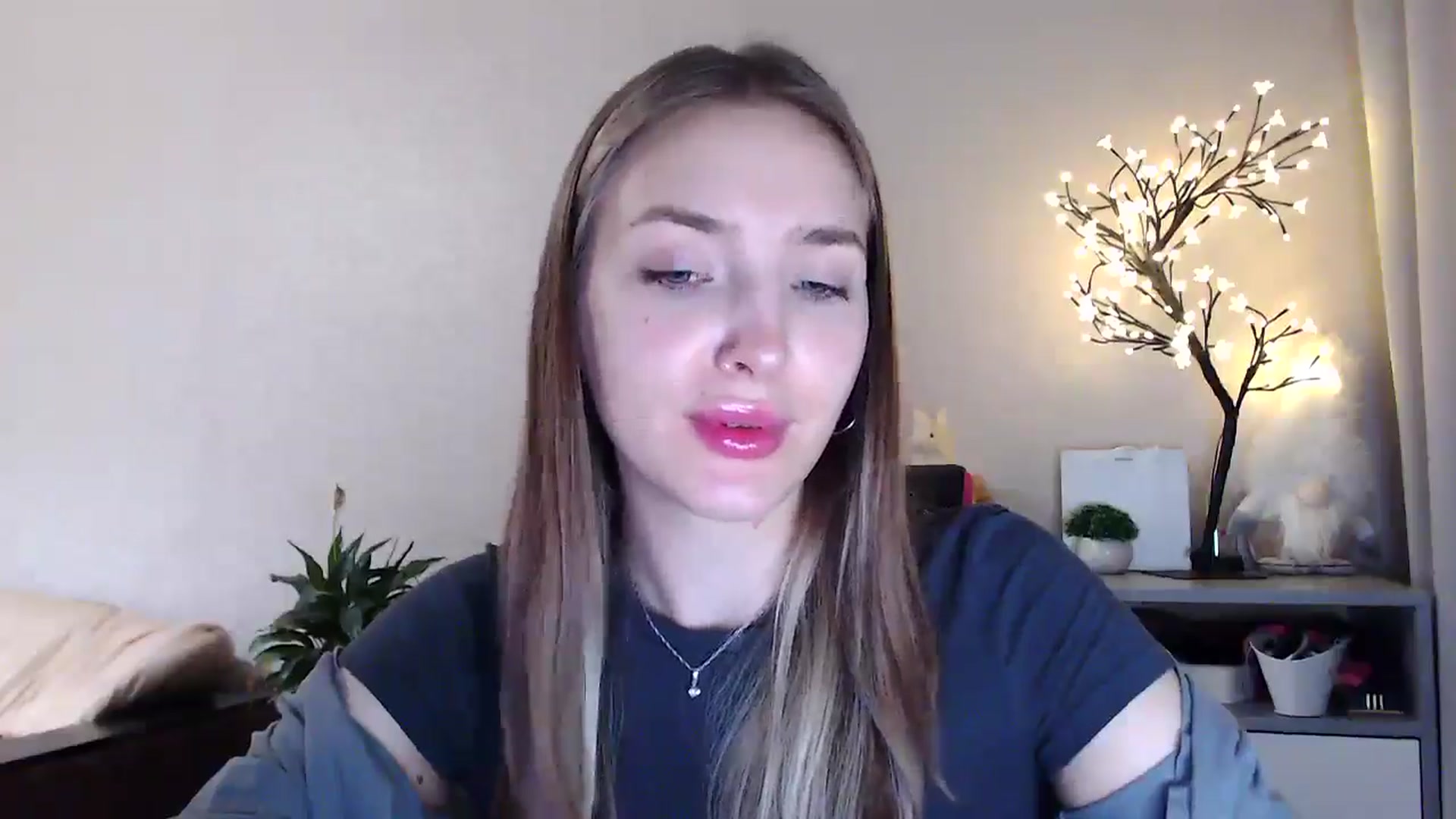 Gallery image thumbnail from My_Diana's myfreecams stream on, 06/15/2025, 19:24 image 16 of 20