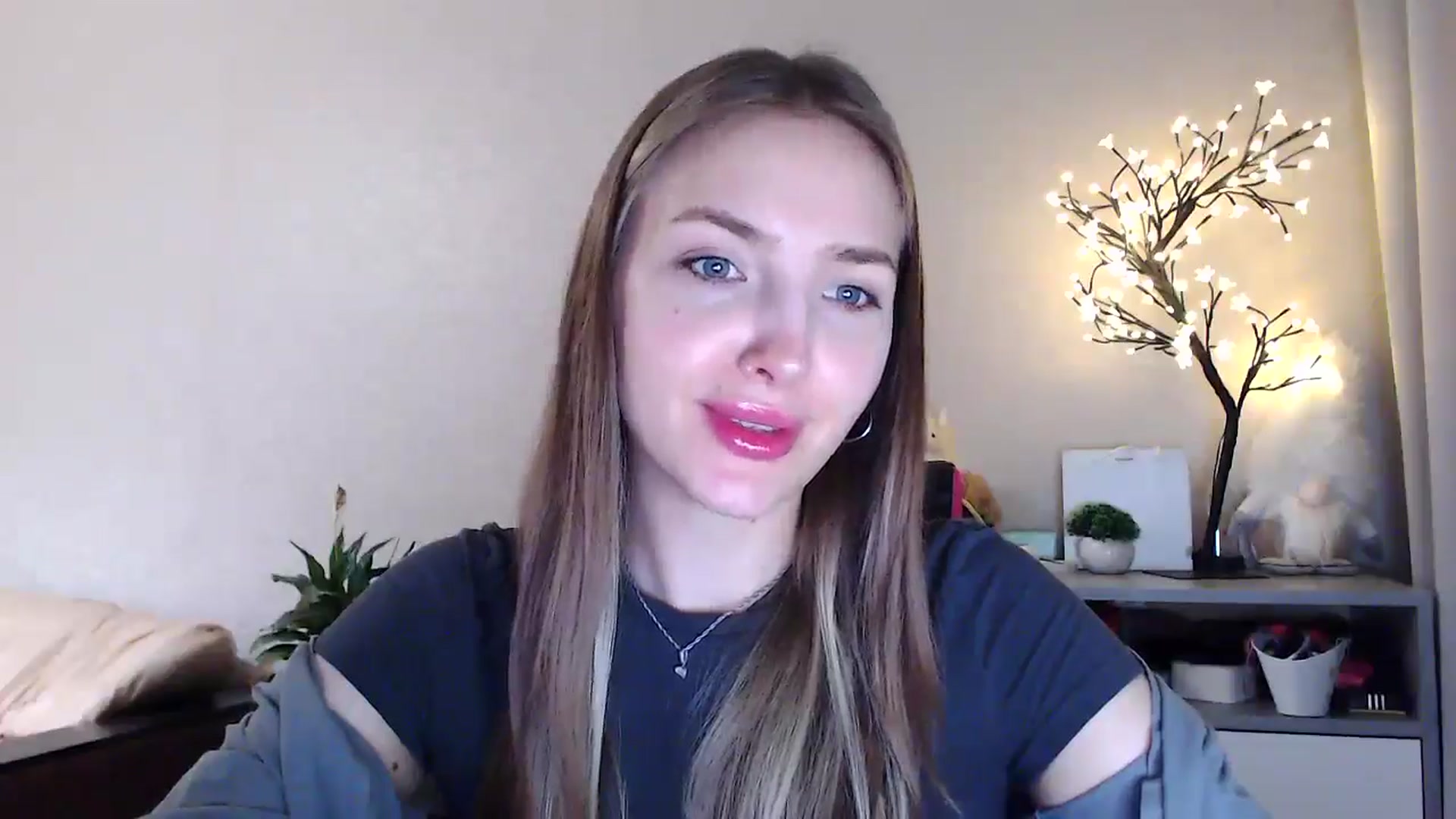 Gallery image thumbnail from My_Diana's myfreecams stream on, 06/15/2025, 19:24 image 17 of 20