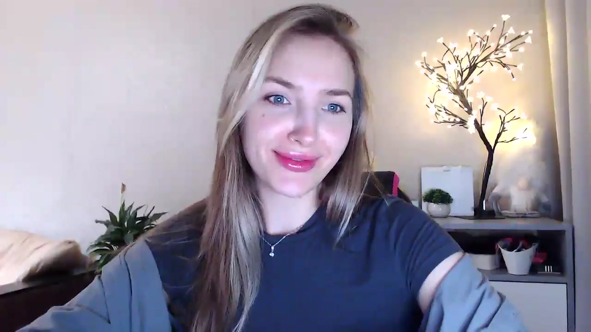 Gallery image thumbnail from My_Diana's myfreecams stream on, 06/15/2025, 20:02 image 10 of 20