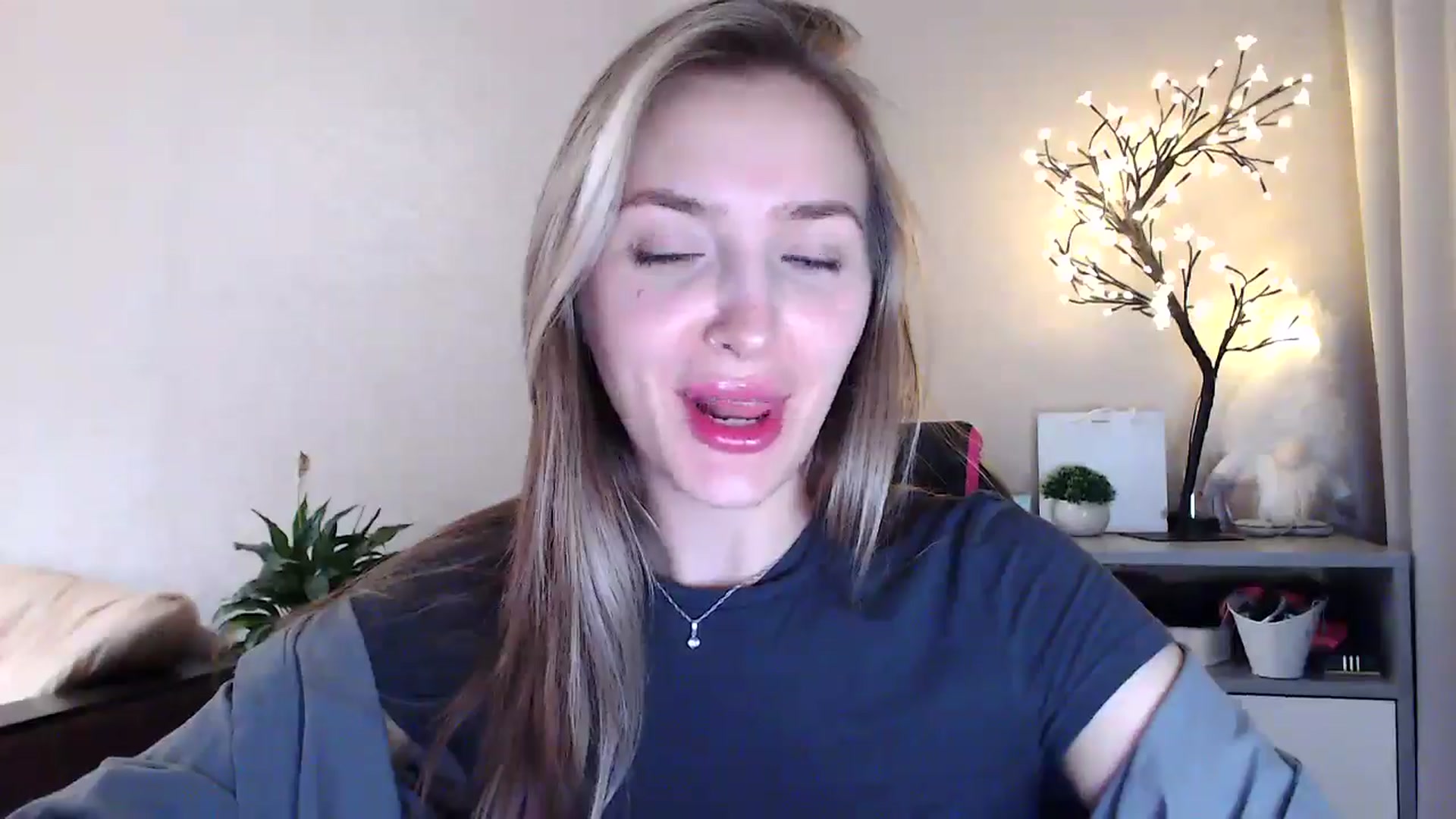 Gallery image thumbnail from My_Diana's myfreecams stream on, 06/15/2025, 20:02 image 9 of 20