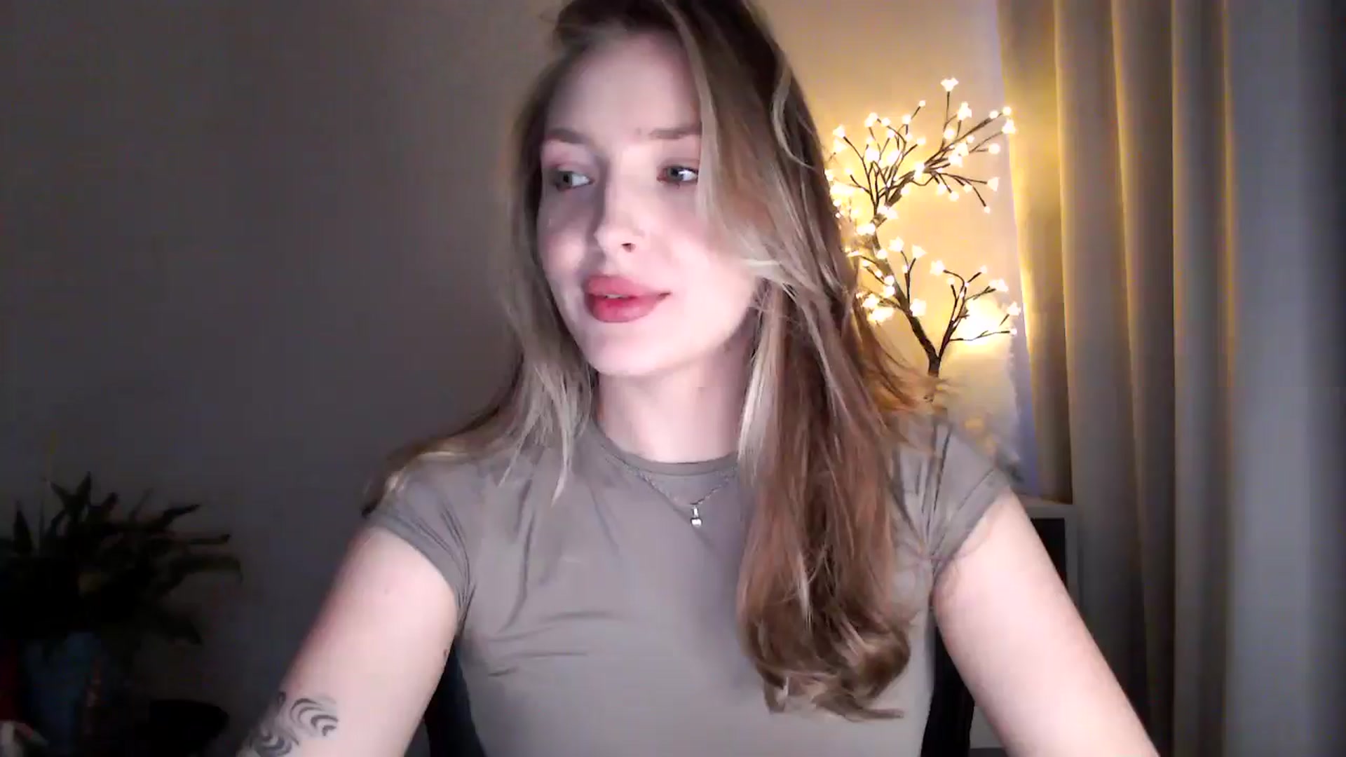 Gallery image thumbnail from My_Diana's myfreecams stream on, 06/21/2025, 15:58 image 1 of 20