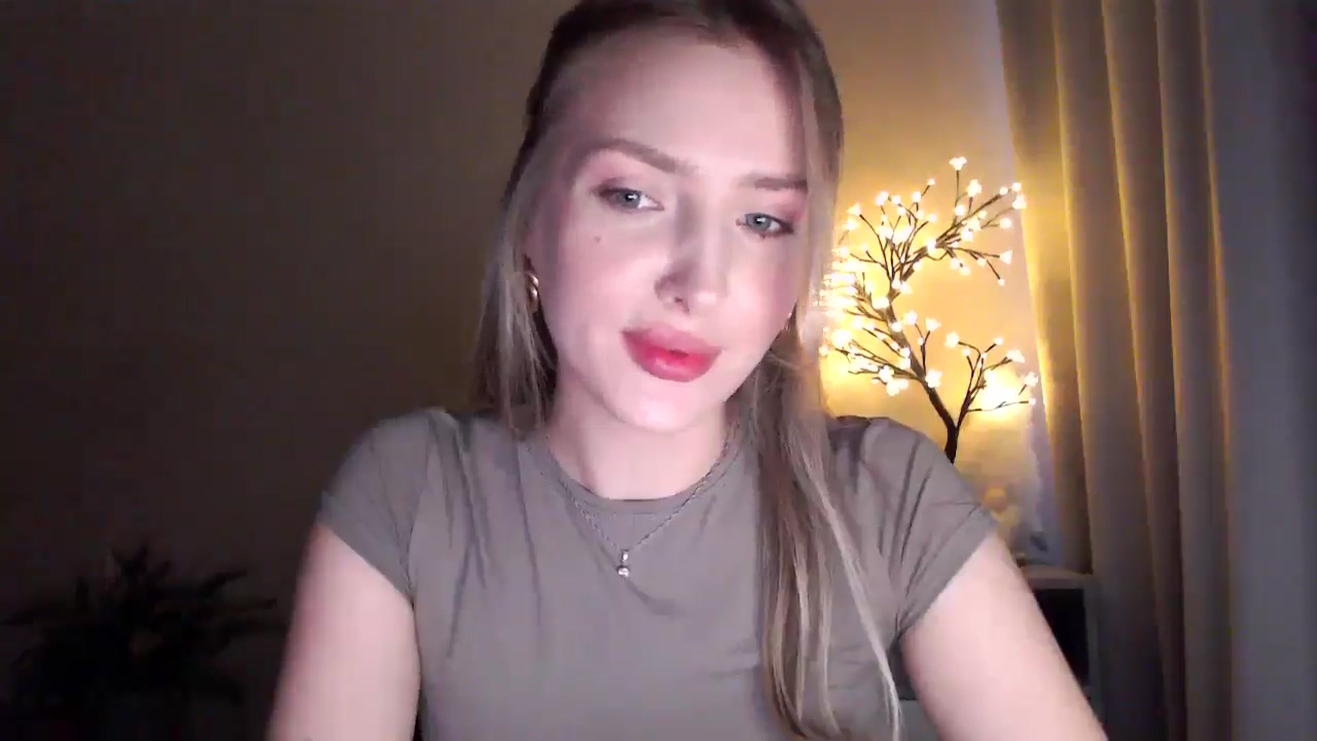 Gallery image thumbnail from My_Diana's myfreecams stream on, 06/21/2025, 15:58 image 15 of 20