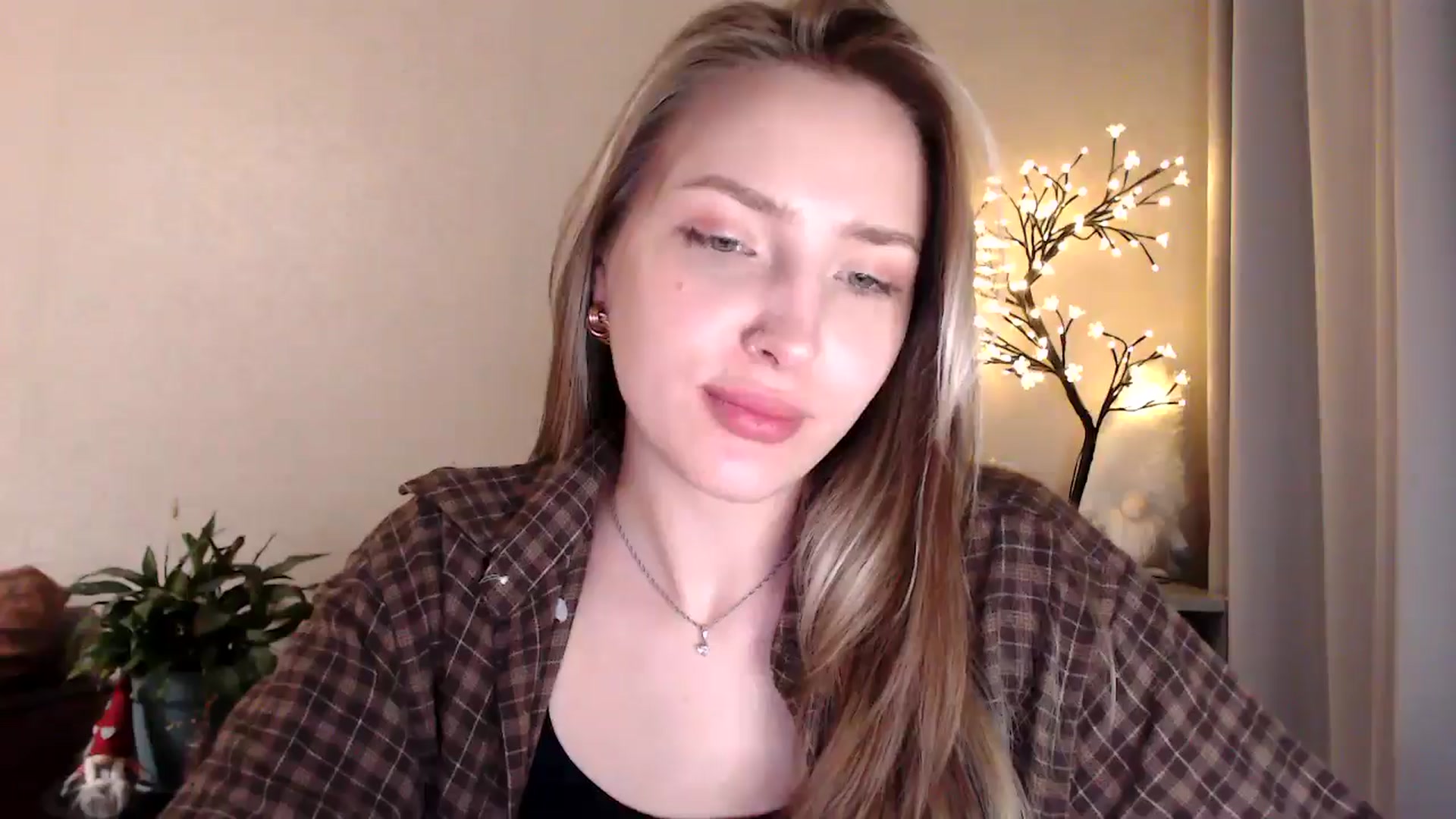 Gallery image thumbnail from My_Diana's myfreecams stream on, 06/23/2025, 20:46 image 19 of 20