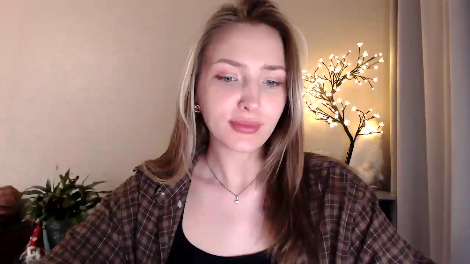 Gallery image thumbnail from My_Diana's myfreecams stream on, 06/23/2025, 20:46 image 17 of 20