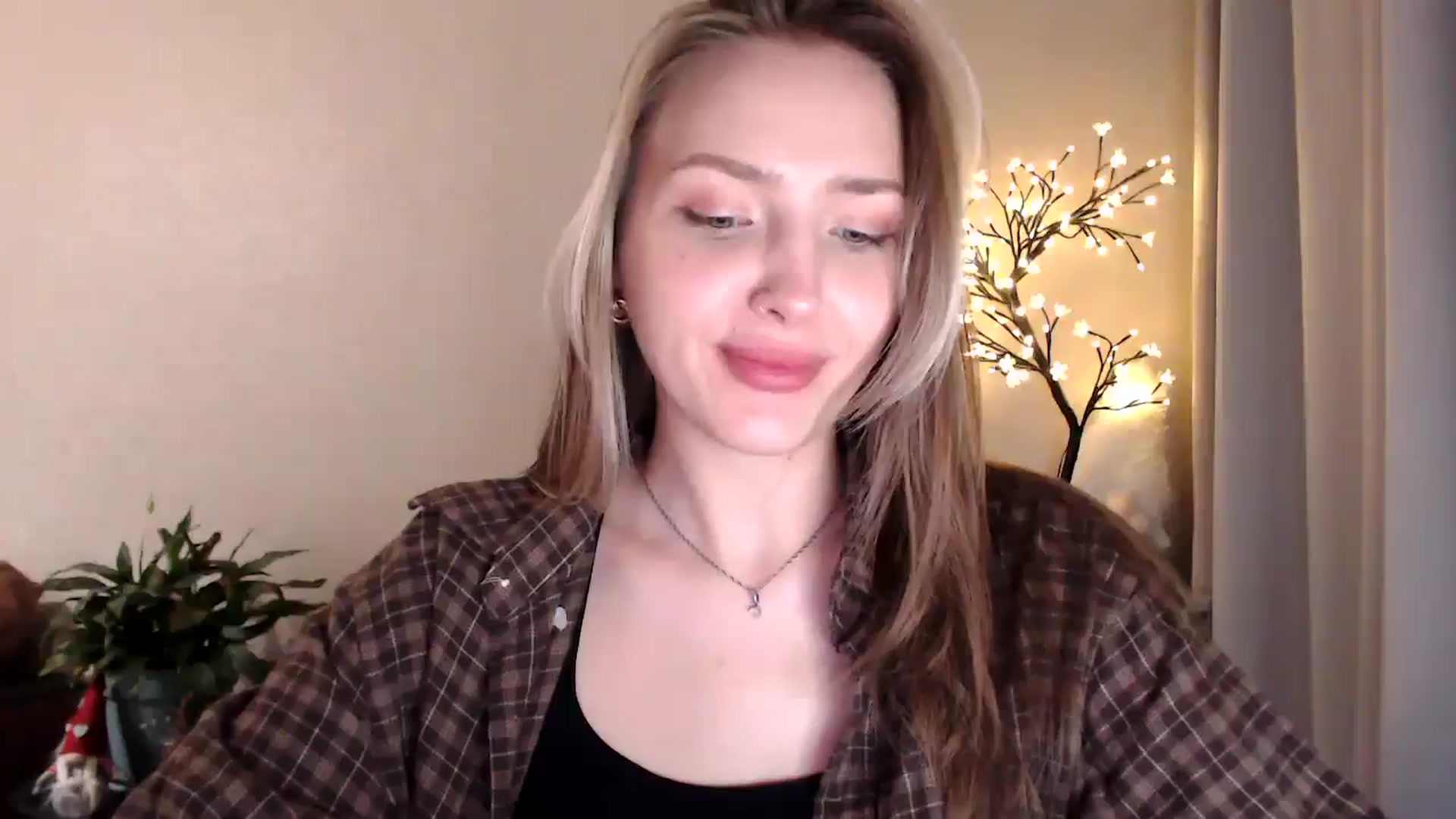 Gallery image thumbnail from My_Diana's myfreecams stream on, 06/23/2025, 20:46 image 14 of 20