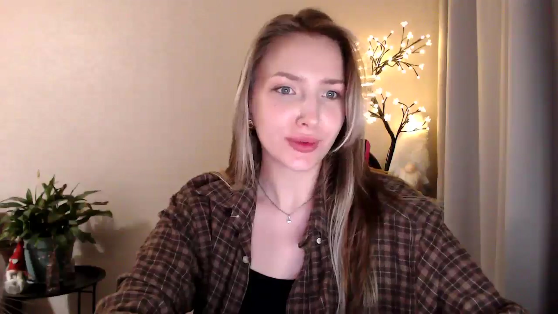 Gallery image thumbnail from My_Diana's myfreecams stream on, 06/23/2025, 22:32 image 6 of 20