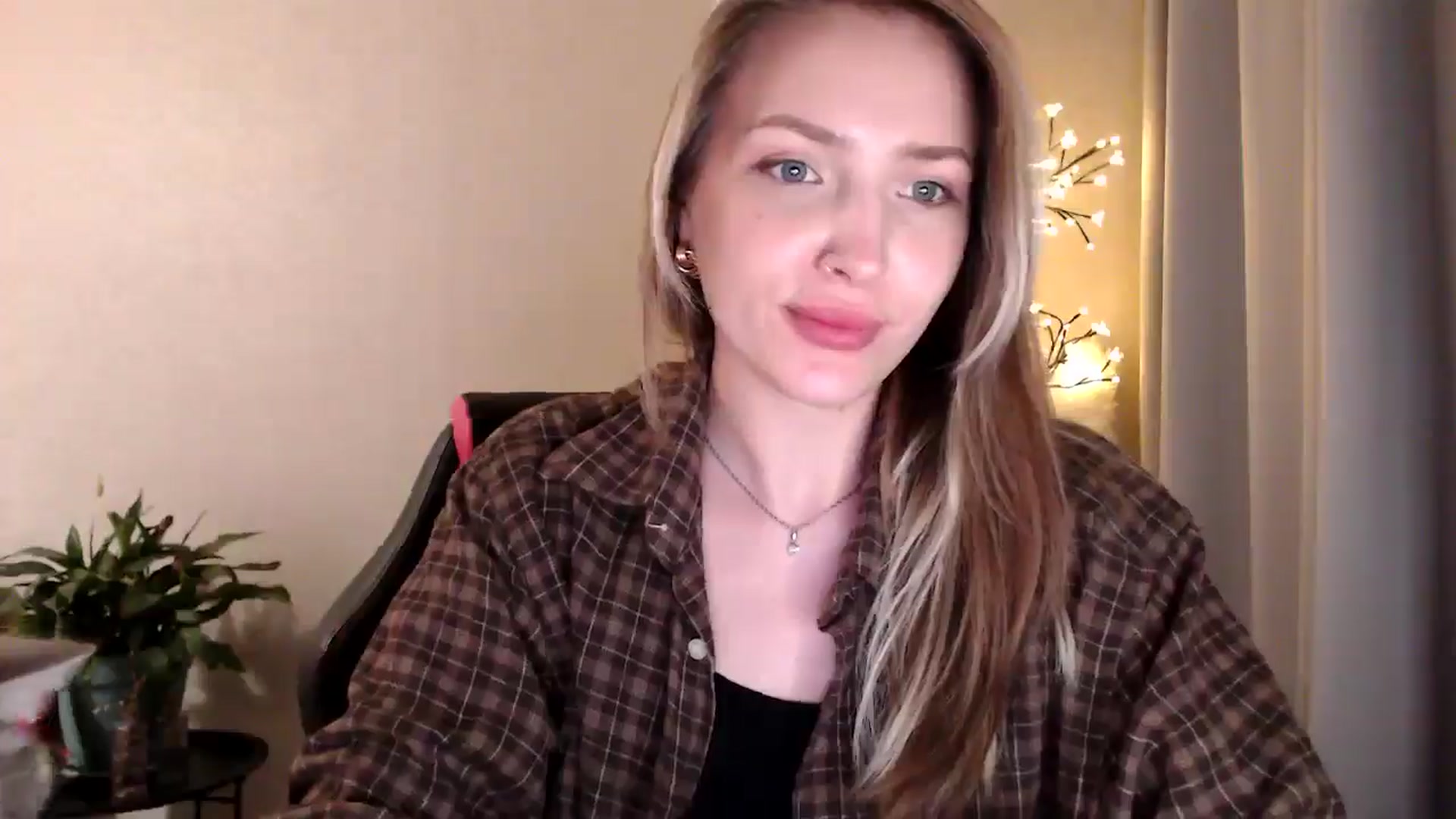 Gallery image thumbnail from My_Diana's myfreecams stream on, 06/23/2025, 22:32 image 9 of 20