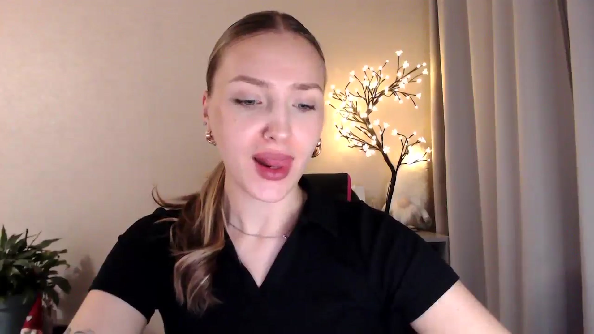 Gallery image thumbnail from My_Diana's myfreecams stream on, 06/24/2025, 21:16 image 3 of 20