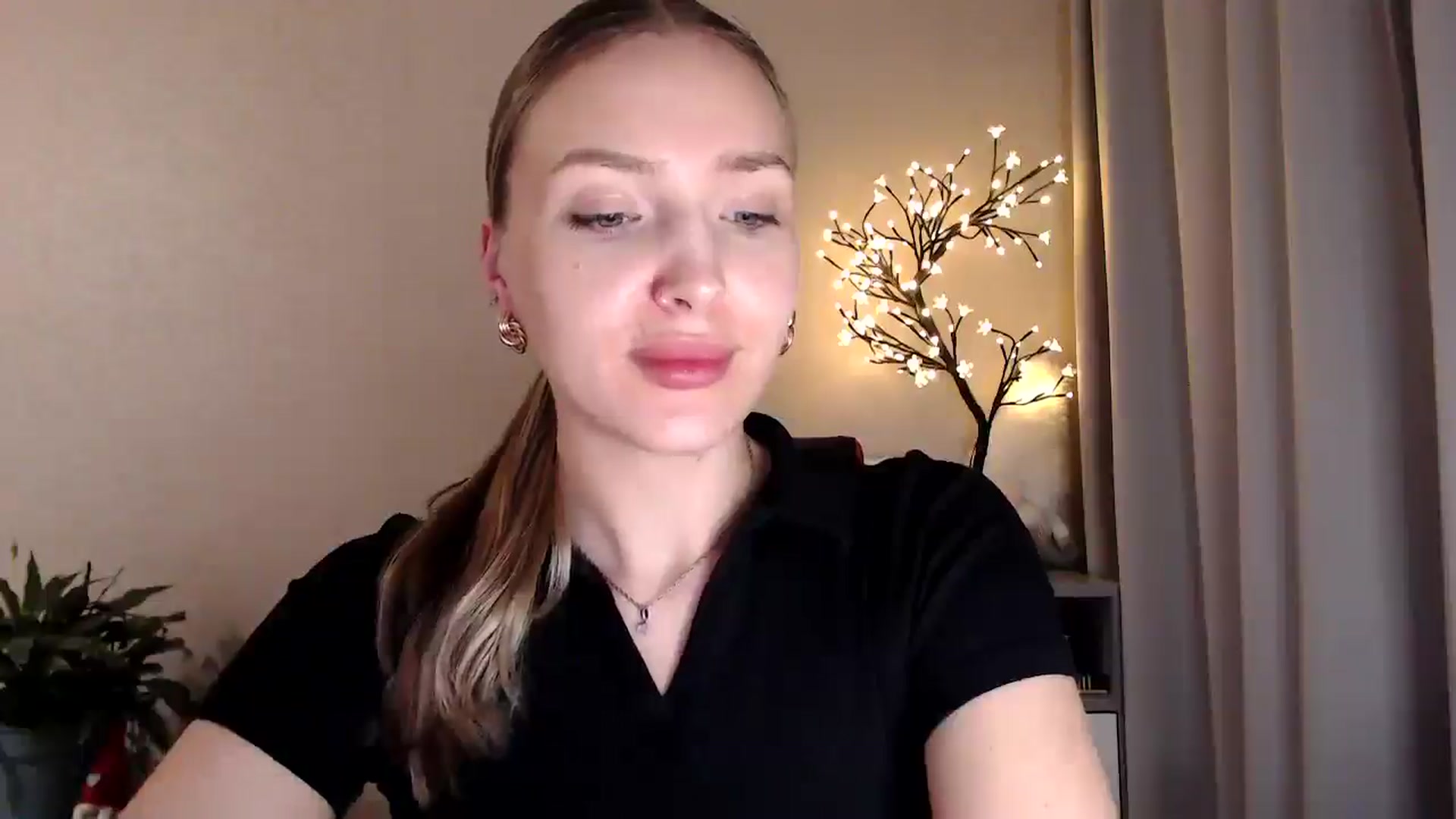 Gallery image thumbnail from My_Diana's myfreecams stream on, 06/24/2025, 21:16 image 14 of 20