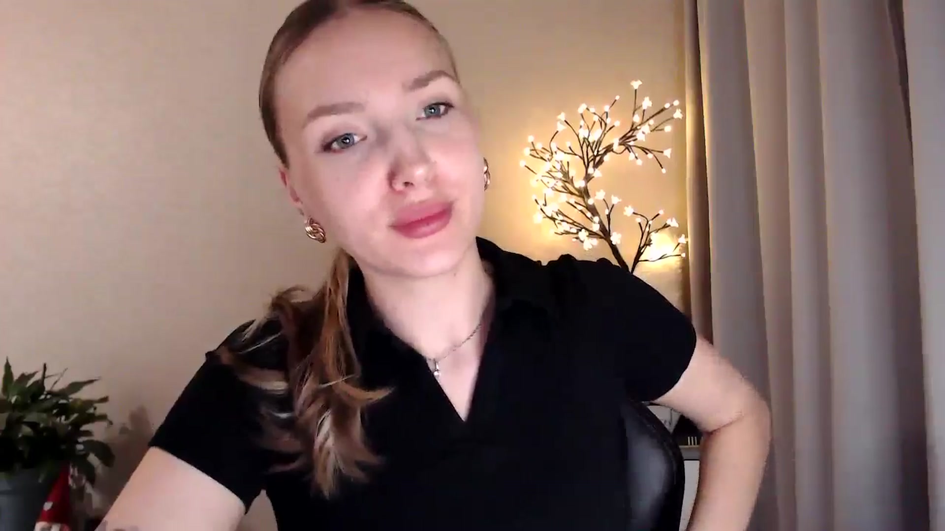 Gallery image thumbnail from My_Diana's myfreecams stream on, 06/24/2025, 21:16 image 5 of 20