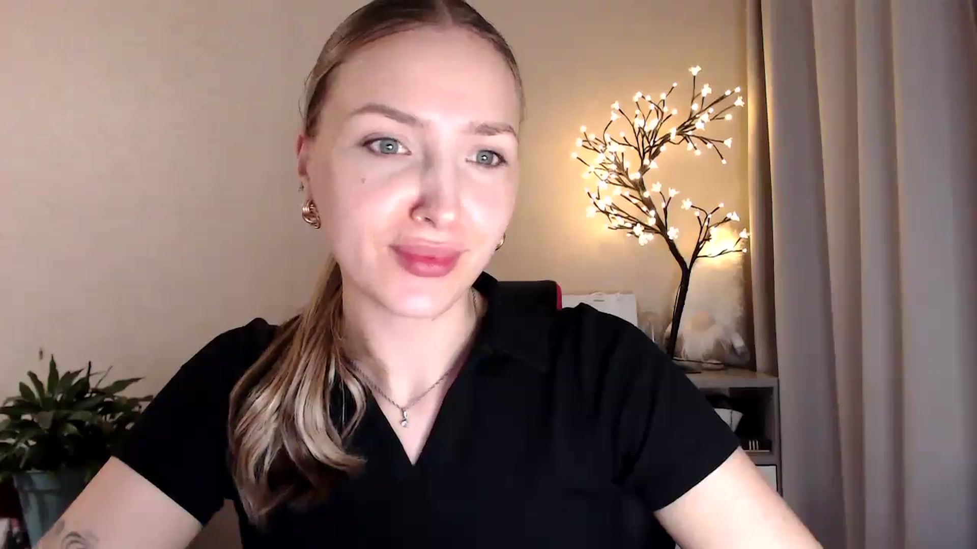 Gallery image thumbnail from My_Diana's myfreecams stream on, 06/24/2025, 21:16 image 19 of 20