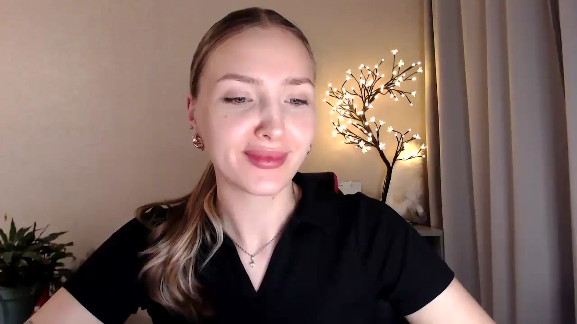Gallery image thumbnail from My_Diana's myfreecams stream on, 06/24/2025, 21:16 image 13 of 20