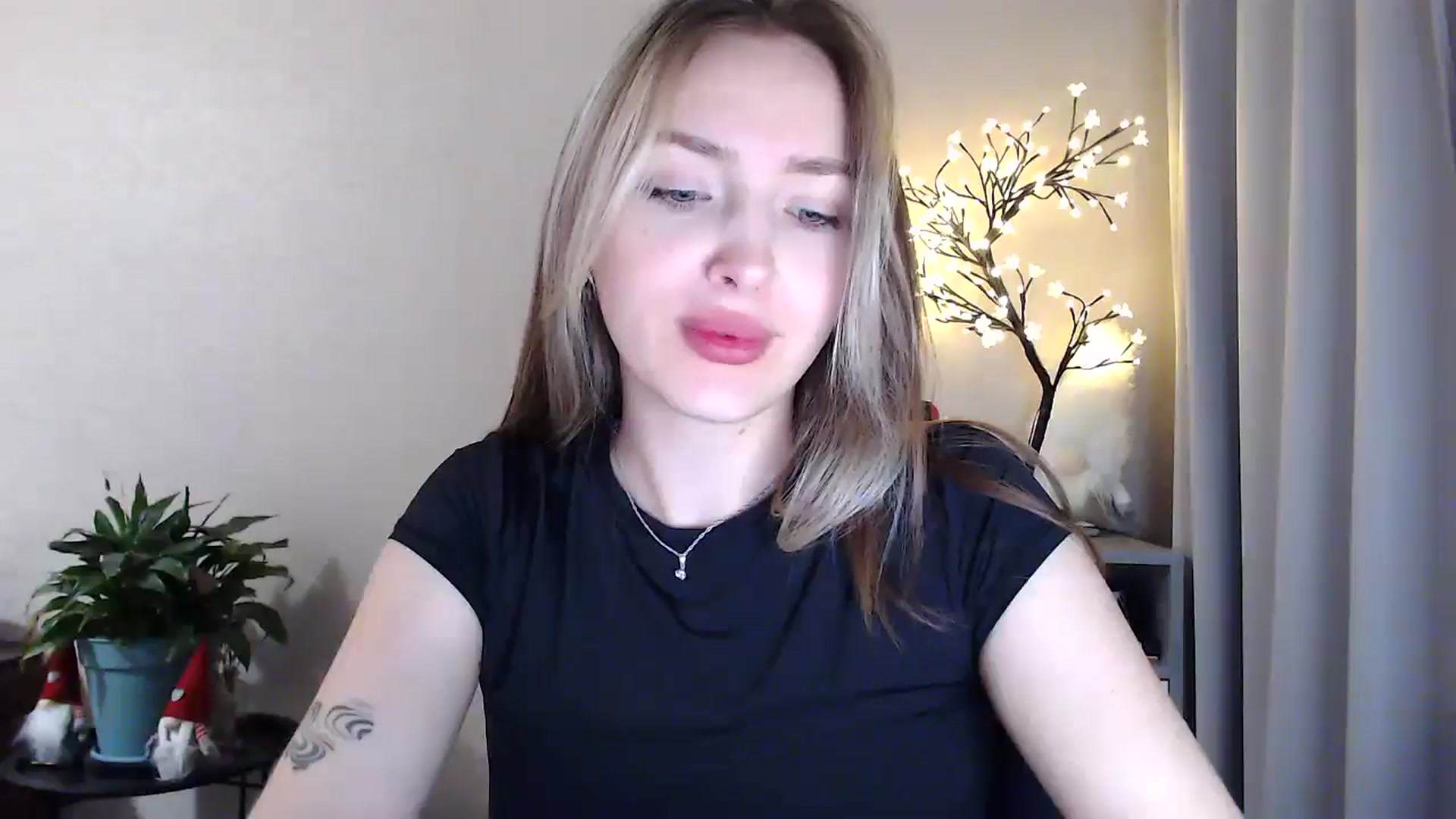 Gallery image thumbnail from My_Diana's myfreecams stream on, 06/26/2025, 20:14 image 1 of 20