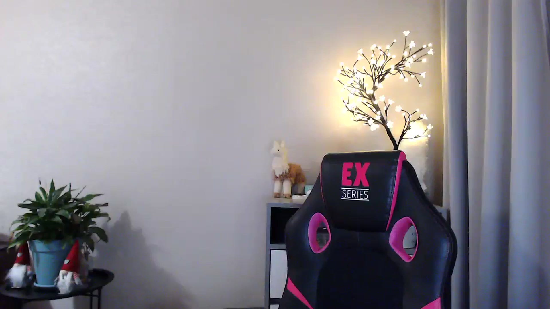 Gallery image thumbnail from My_Diana's myfreecams stream on, 06/26/2025, 20:14 image 6 of 20