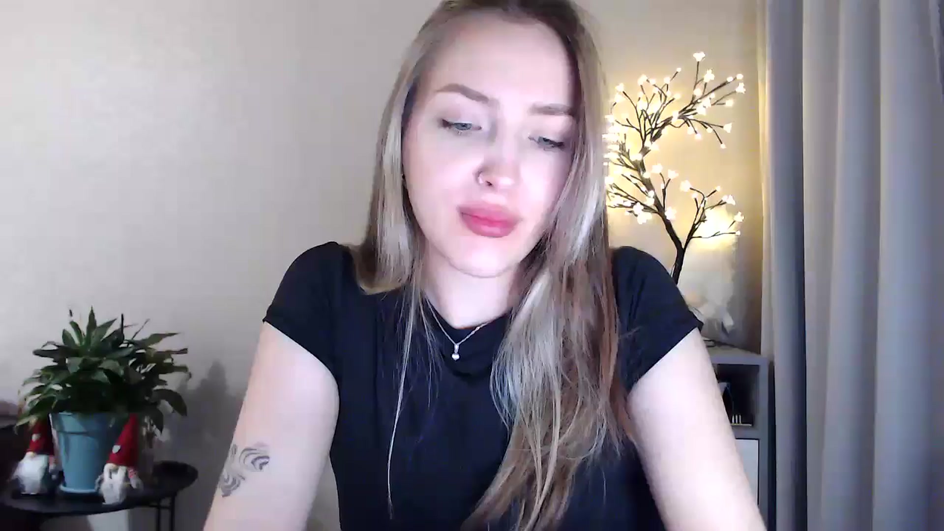 Gallery image thumbnail from My_Diana's myfreecams stream on, 06/26/2025, 20:14 image 3 of 20