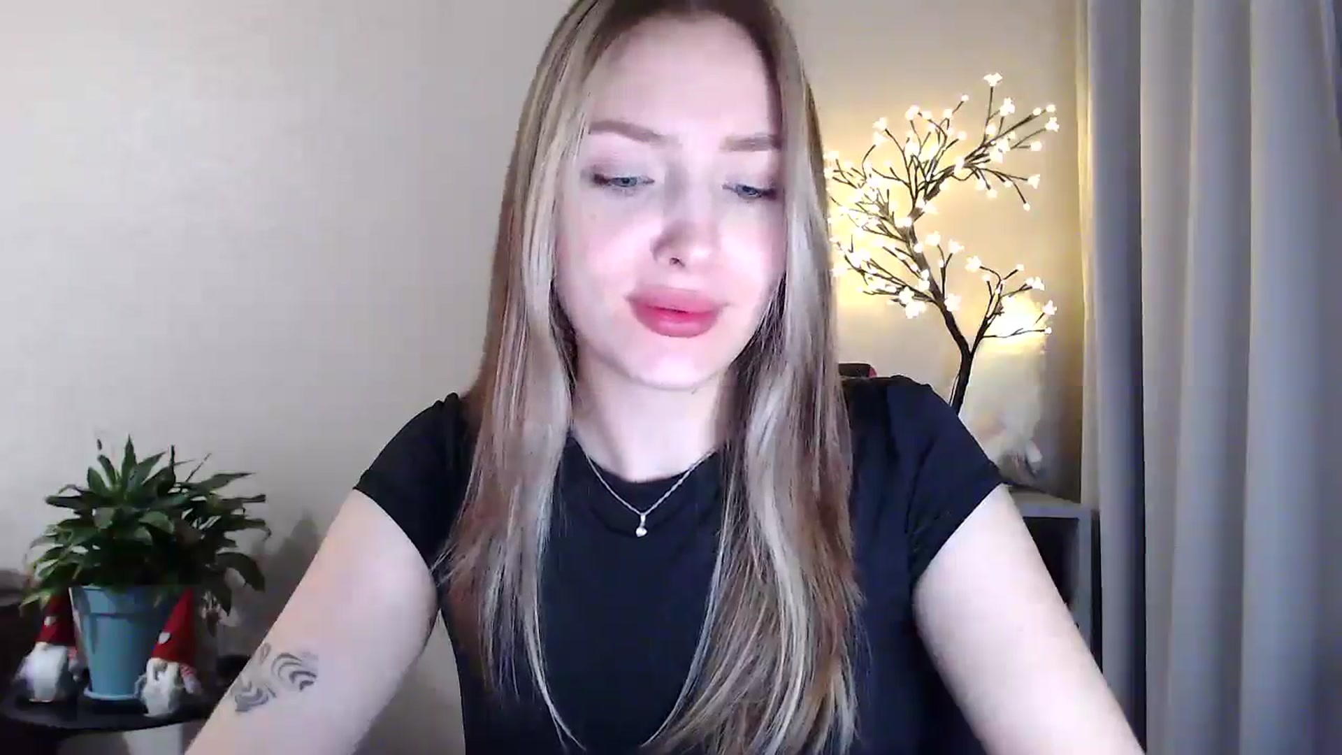 Gallery image thumbnail from My_Diana's myfreecams stream on, 06/26/2025, 20:14 image 5 of 20