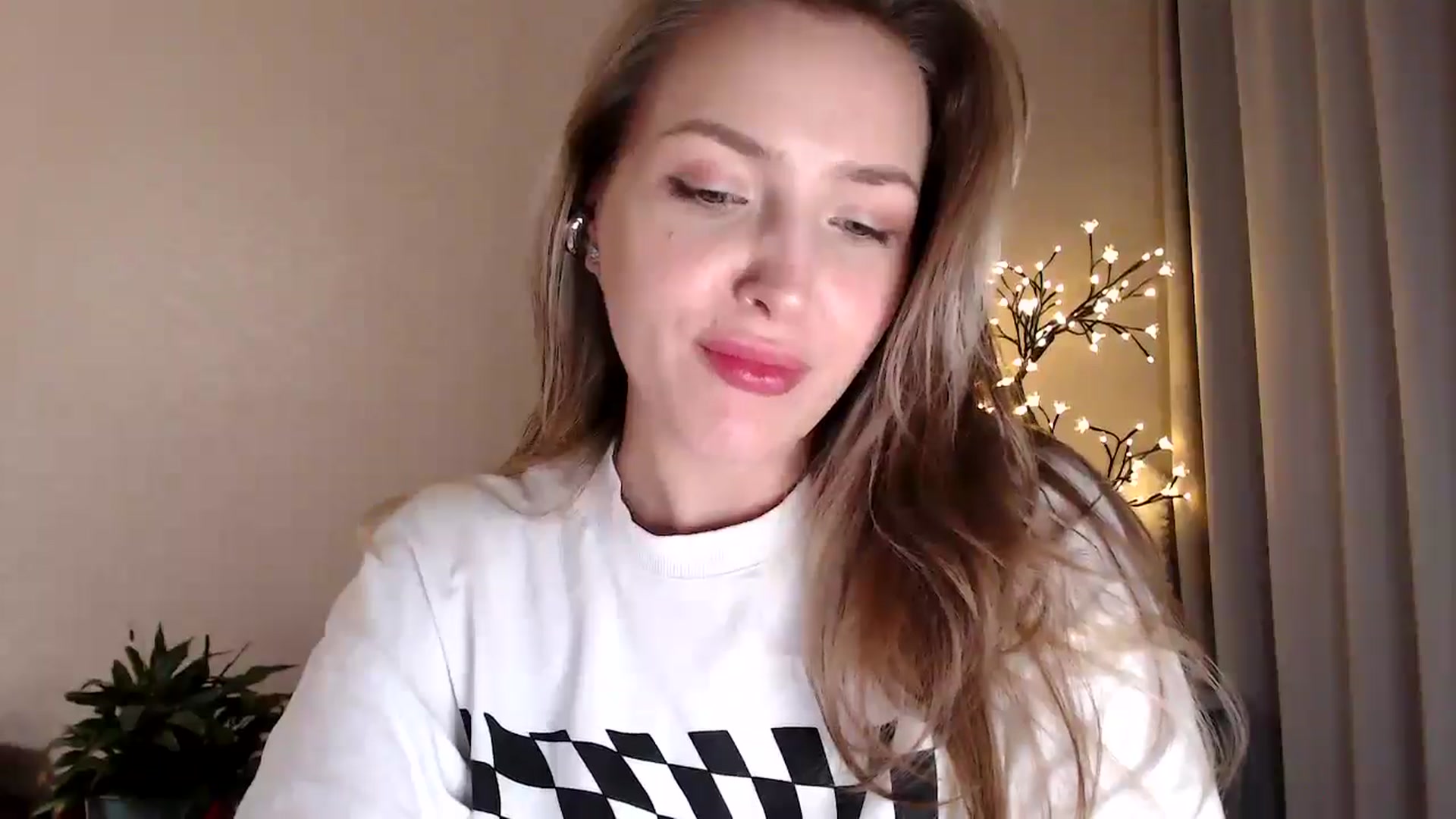 Gallery image thumbnail from My_Diana's myfreecams stream on, 06/27/2025, 21:49 image 4 of 20