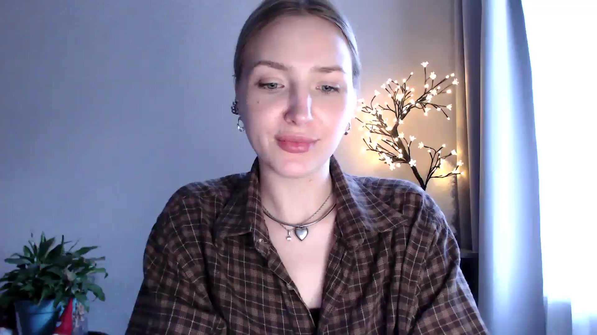 Gallery image thumbnail from My_Diana's myfreecams stream on, 06/28/2025, 14:40 image 17 of 20