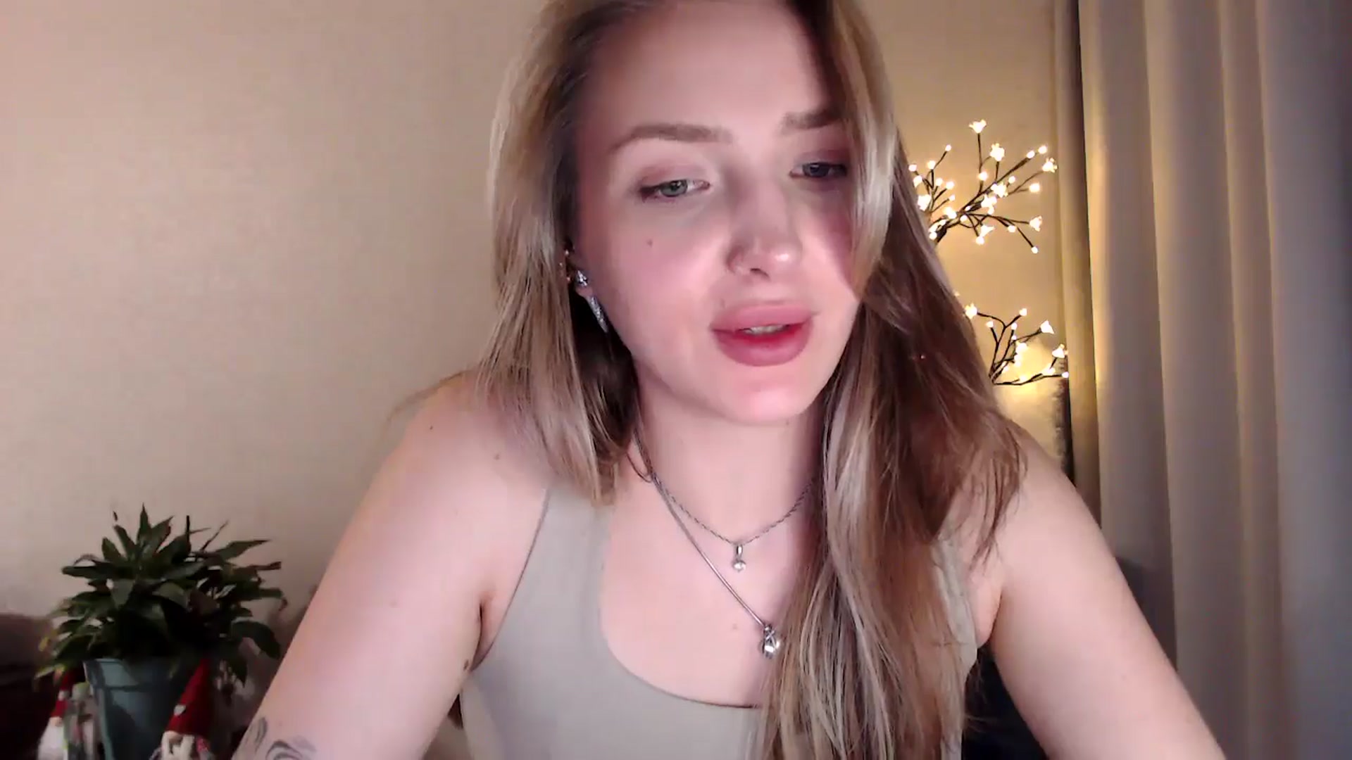 Gallery image thumbnail from My_Diana's myfreecams stream on, 06/29/2025, 20:10 image 10 of 20