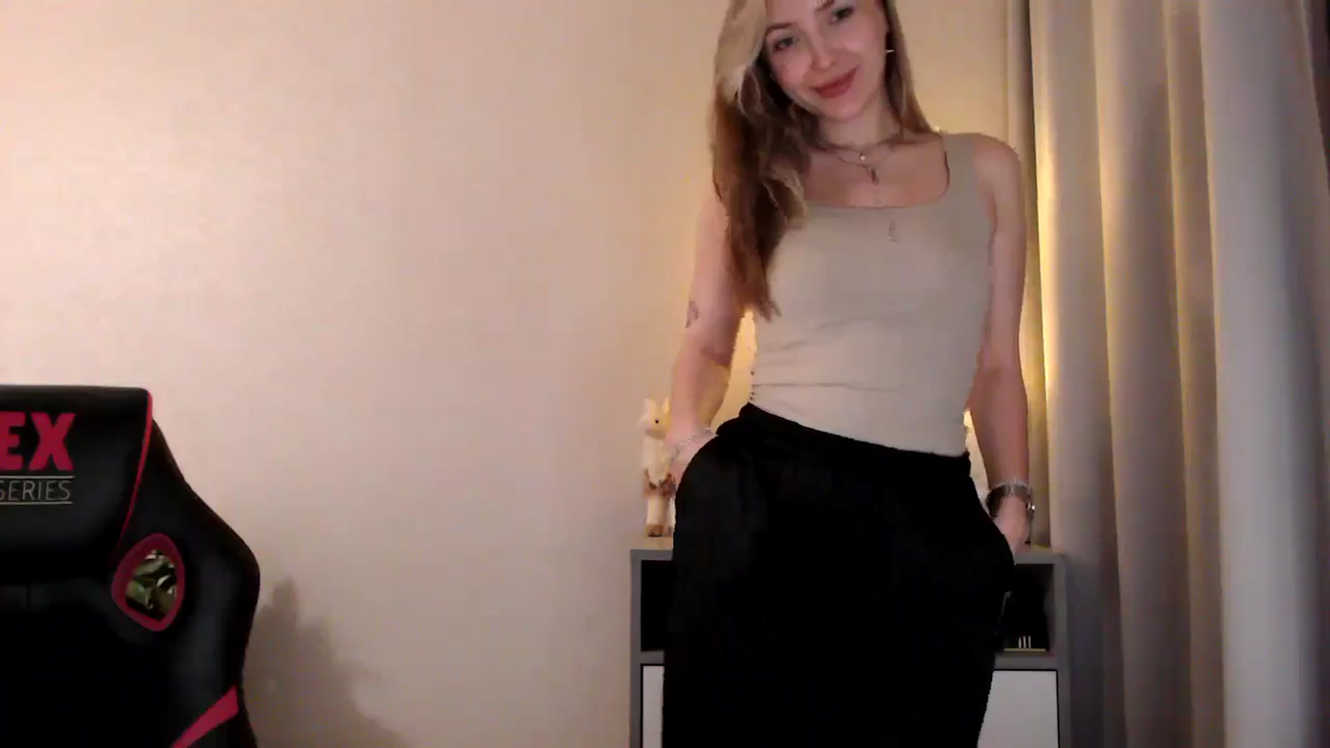 Gallery image thumbnail from My_Diana's myfreecams stream on, 06/29/2025, 20:10 image 18 of 20
