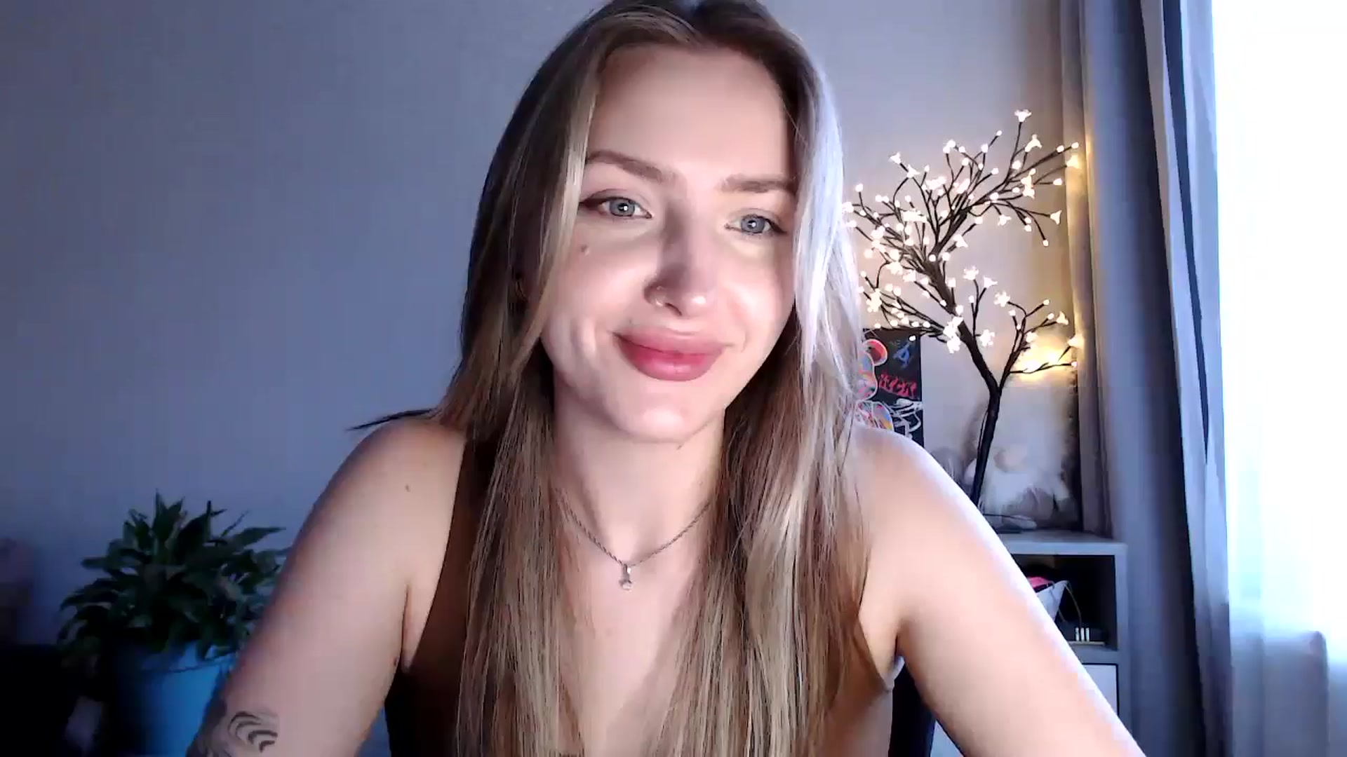 Gallery image thumbnail from My_Diana's myfreecams stream on, 07/04/2025, 16:04 image 14 of 20