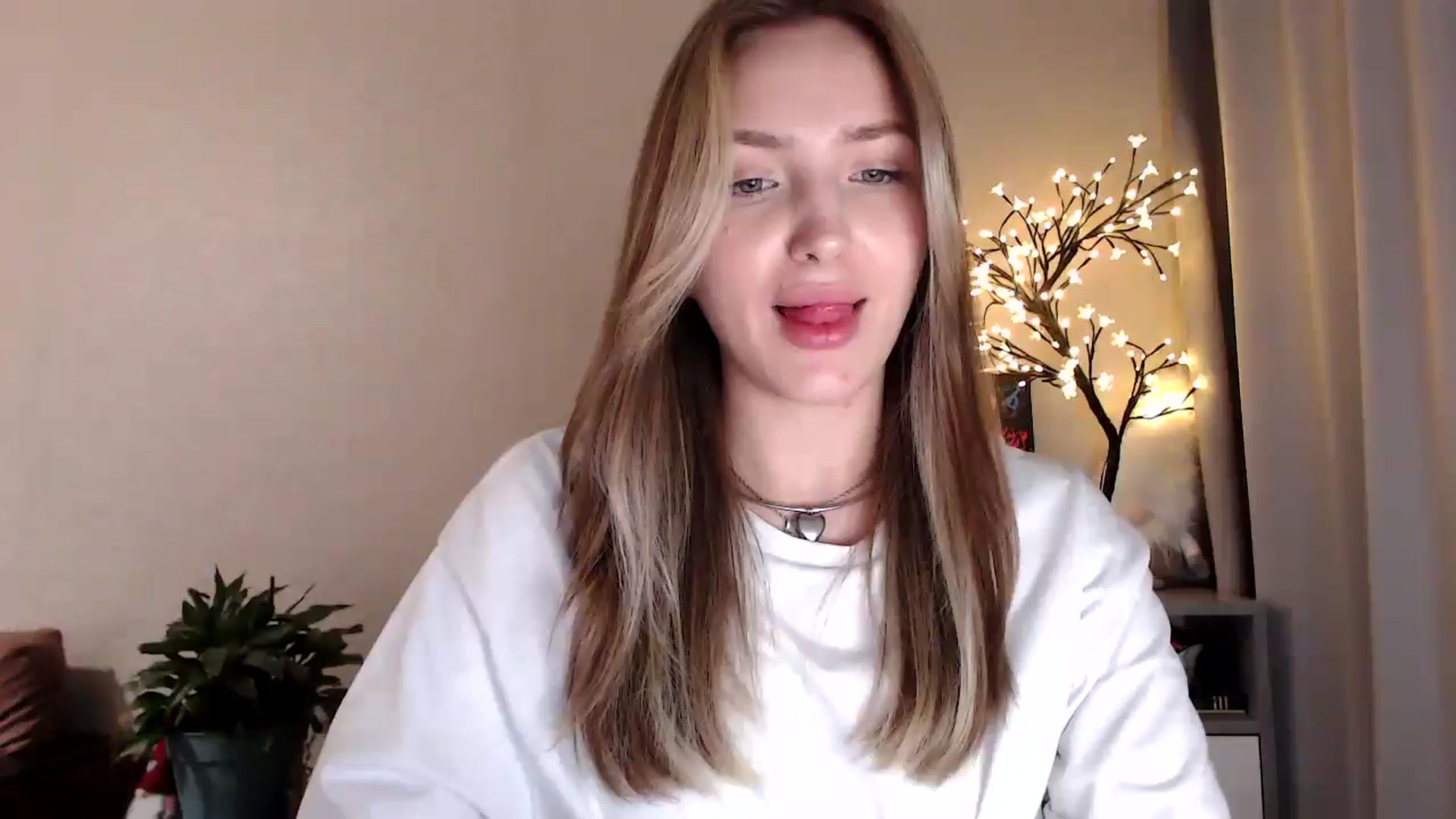 Gallery image thumbnail from My_Diana's myfreecams stream on, 07/05/2025, 21:06 image 12 of 20