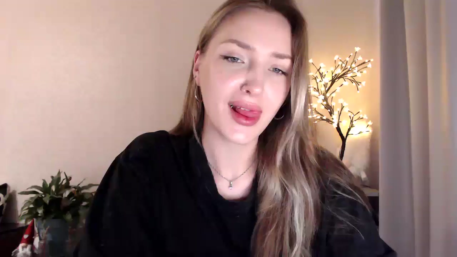 Gallery image thumbnail from My_Diana's myfreecams stream on, 07/10/2025, 16:06 image 7 of 20
