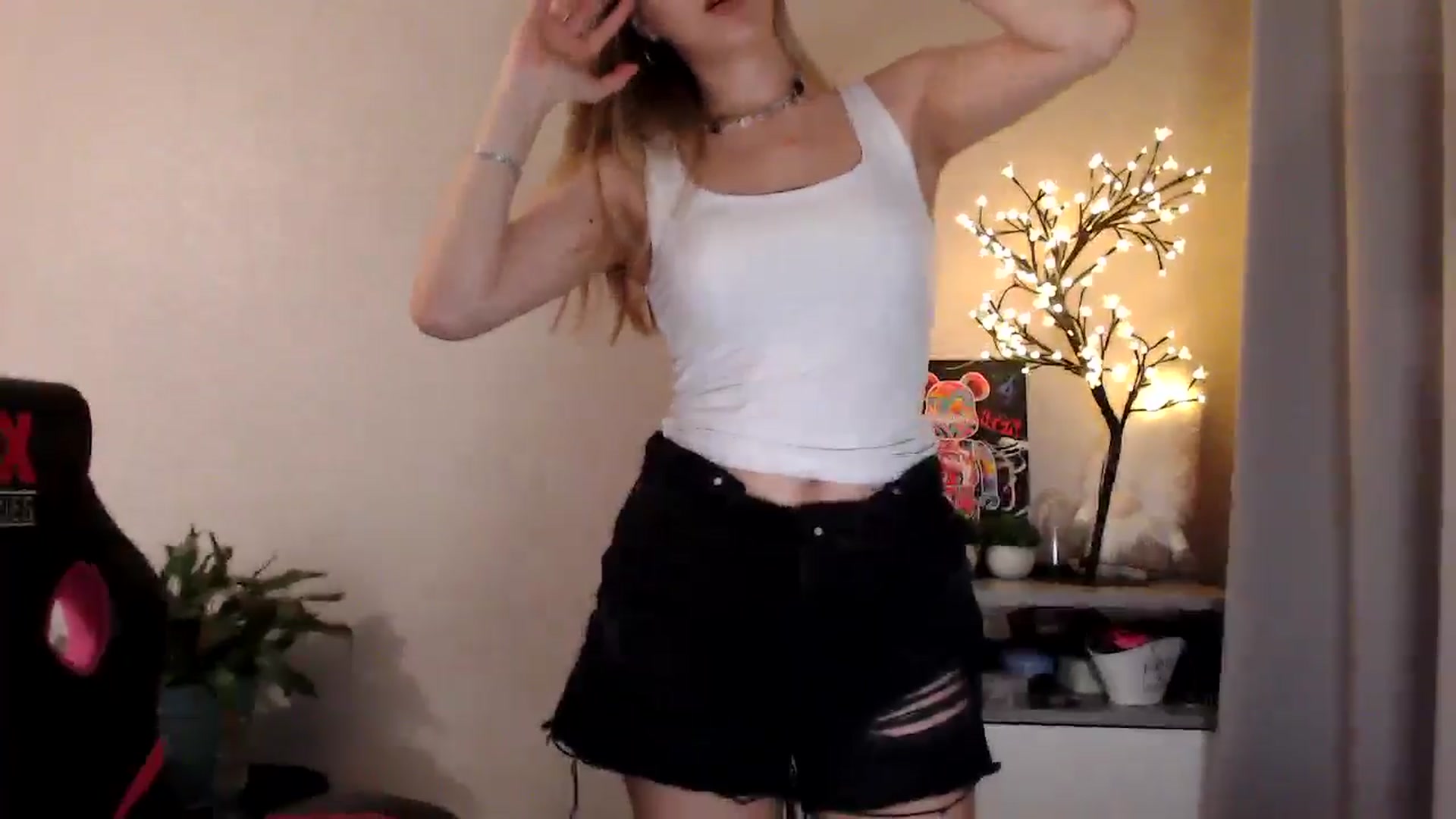 Gallery image thumbnail from My_Diana's myfreecams stream on, 07/10/2025, 21:44 image 17 of 20