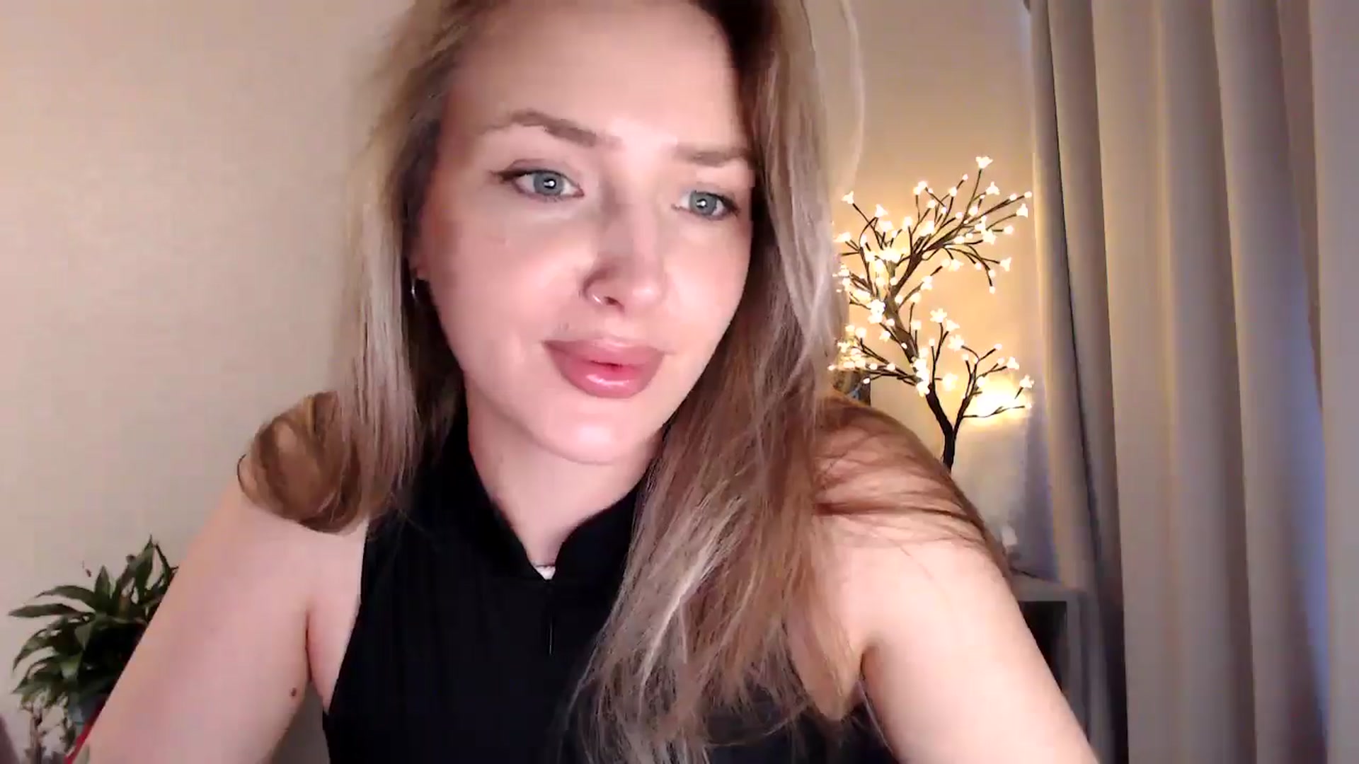 Gallery image thumbnail from My_Diana's myfreecams stream on, 07/15/2025, 15:12 image 18 of 20