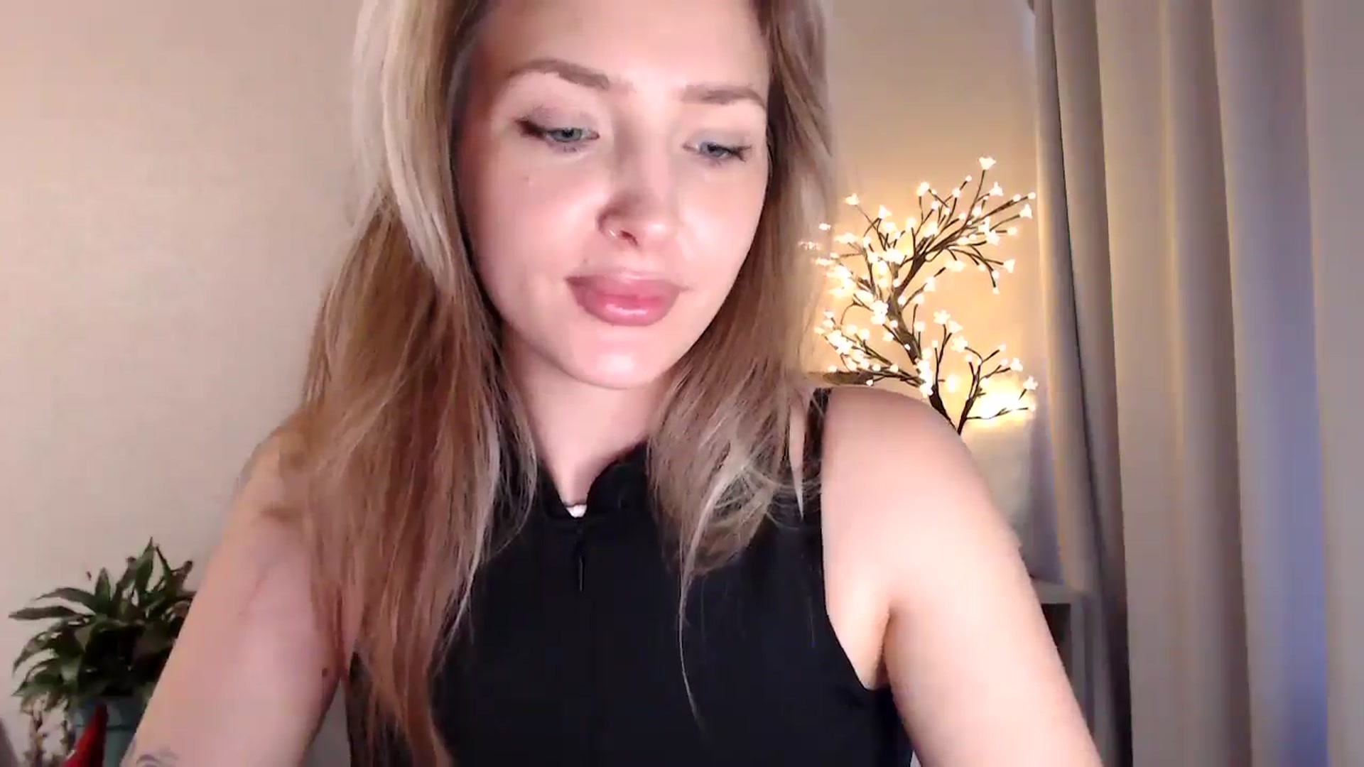 Gallery image thumbnail from My_Diana's myfreecams stream on, 07/15/2025, 15:12 image 16 of 20