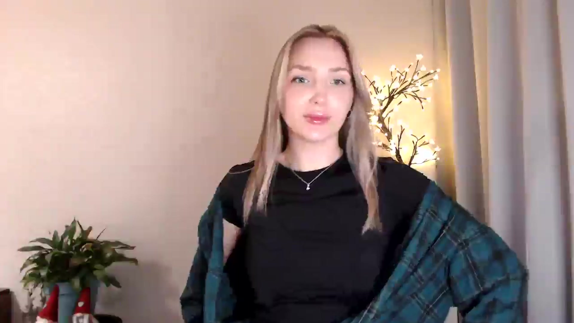 Gallery image thumbnail from My_Diana's myfreecams stream on, 07/16/2025, 15:17 image 14 of 20
