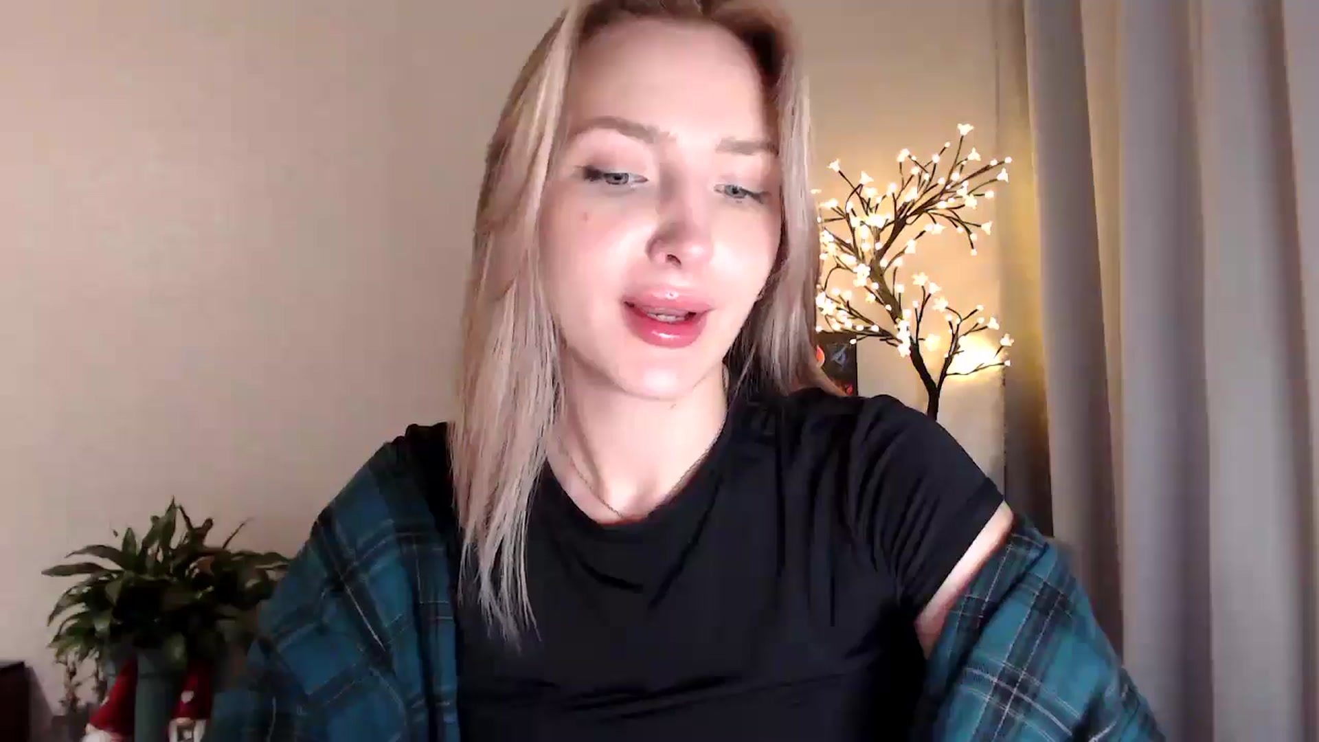 Gallery image thumbnail from My_Diana's myfreecams stream on, 07/16/2025, 15:17 image 17 of 20