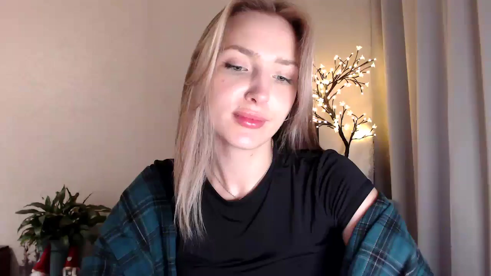 Gallery image thumbnail from My_Diana's myfreecams stream on, 07/16/2025, 15:17 image 18 of 20