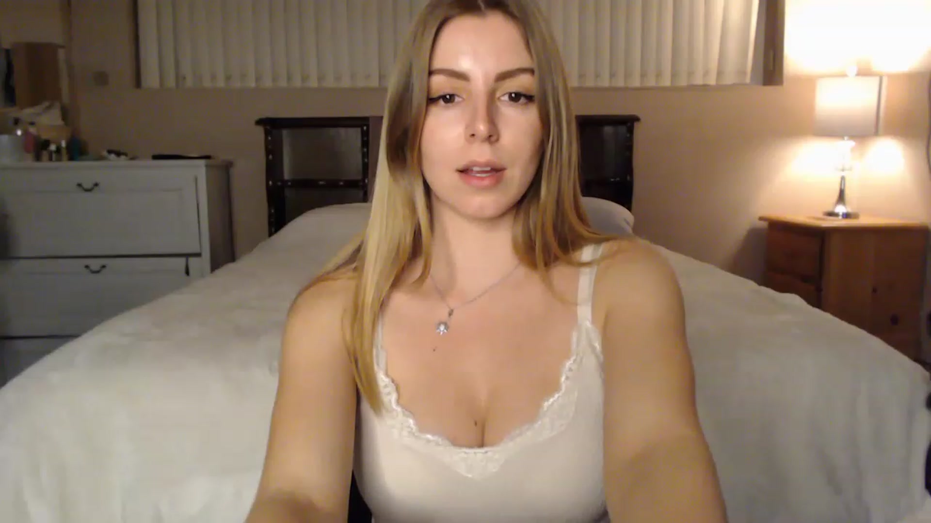 Gallery image thumbnail from MyaDelaney's myfreecams stream on, 11/29/2022, 05:50 image 16 of 20