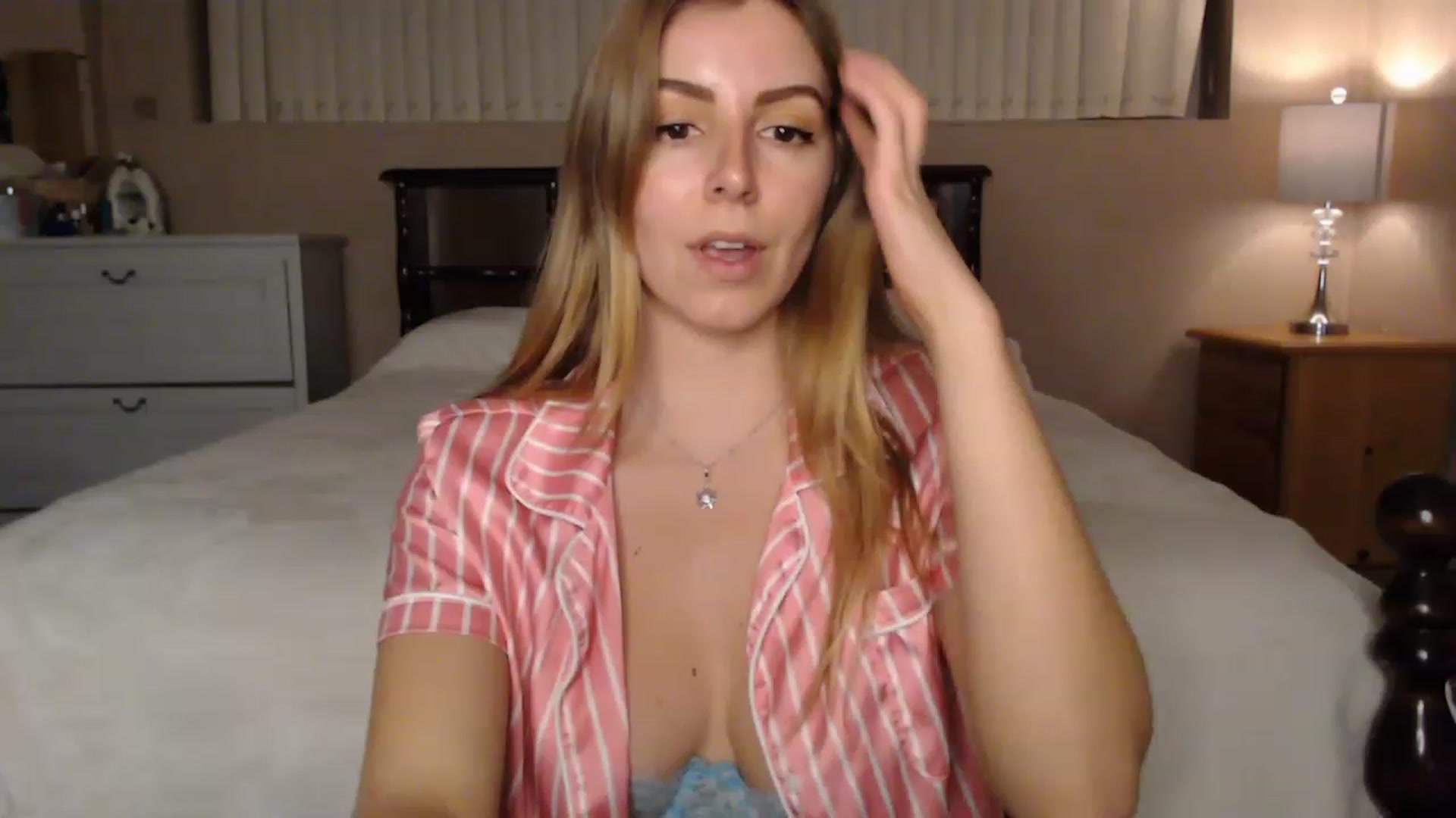 Gallery image thumbnail from MyaDelaney's myfreecams stream on, 12/03/2022, 03:48 image 1 of 20