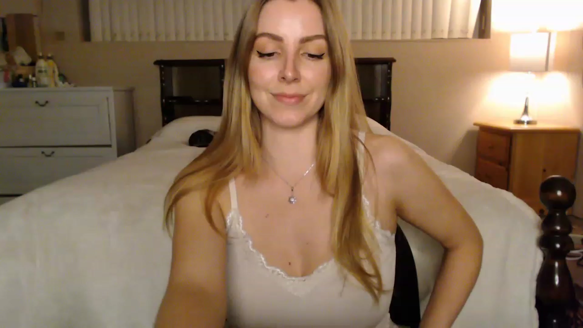 Gallery image thumbnail from MyaDelaney's myfreecams stream on, 12/10/2022, 02:58 image 12 of 20