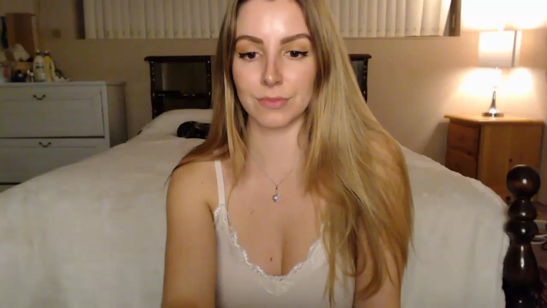 Gallery image thumbnail from MyaDelaney's myfreecams stream on, 12/10/2022, 02:58 image 2 of 20