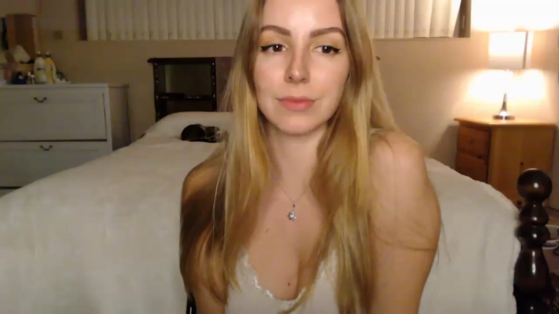 Gallery image thumbnail from MyaDelaney's myfreecams stream on, 12/10/2022, 02:58 image 9 of 20