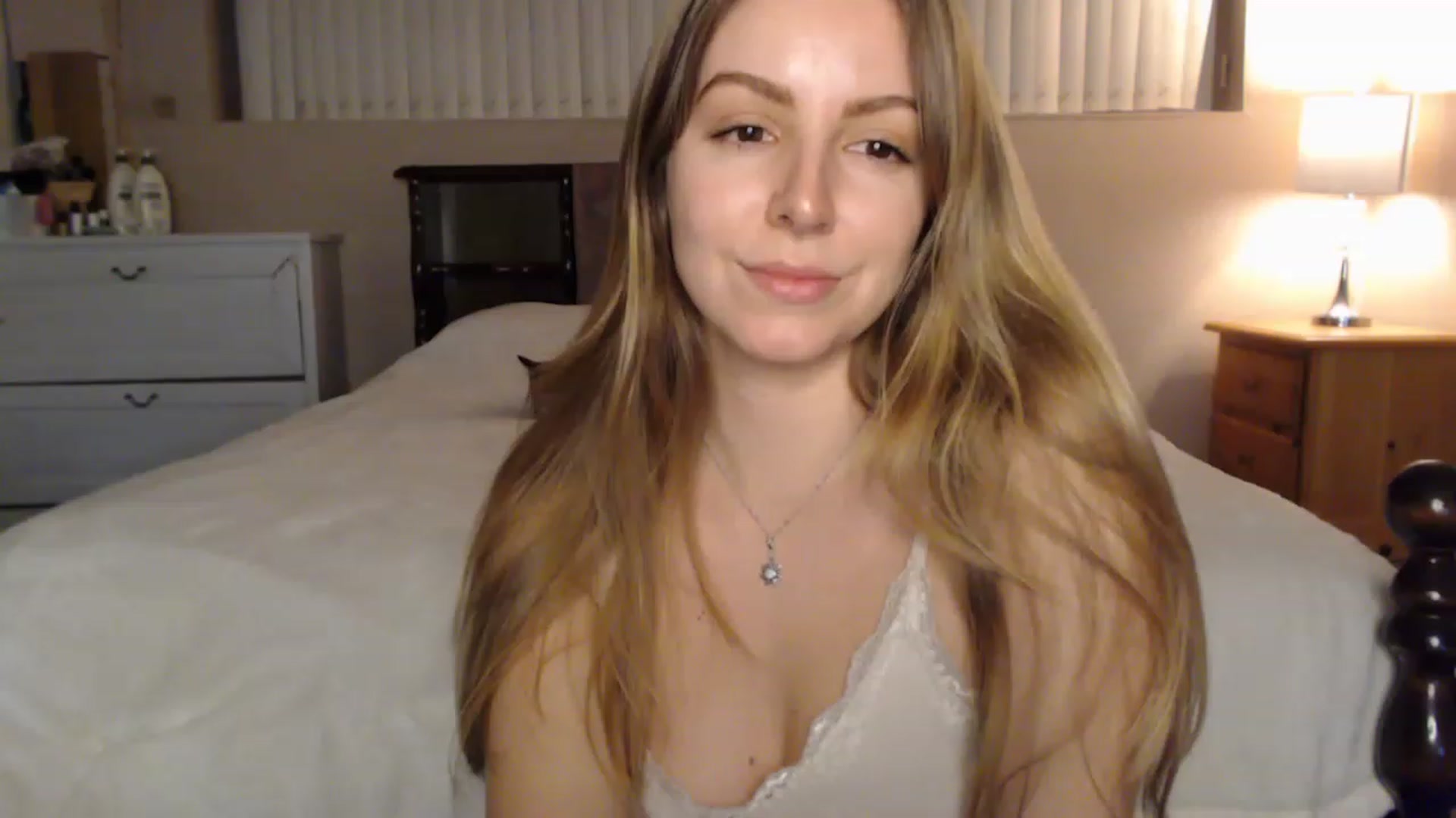 Gallery image thumbnail from MyaDelaney's myfreecams stream on, 01/19/2023, 05:03 image 10 of 20