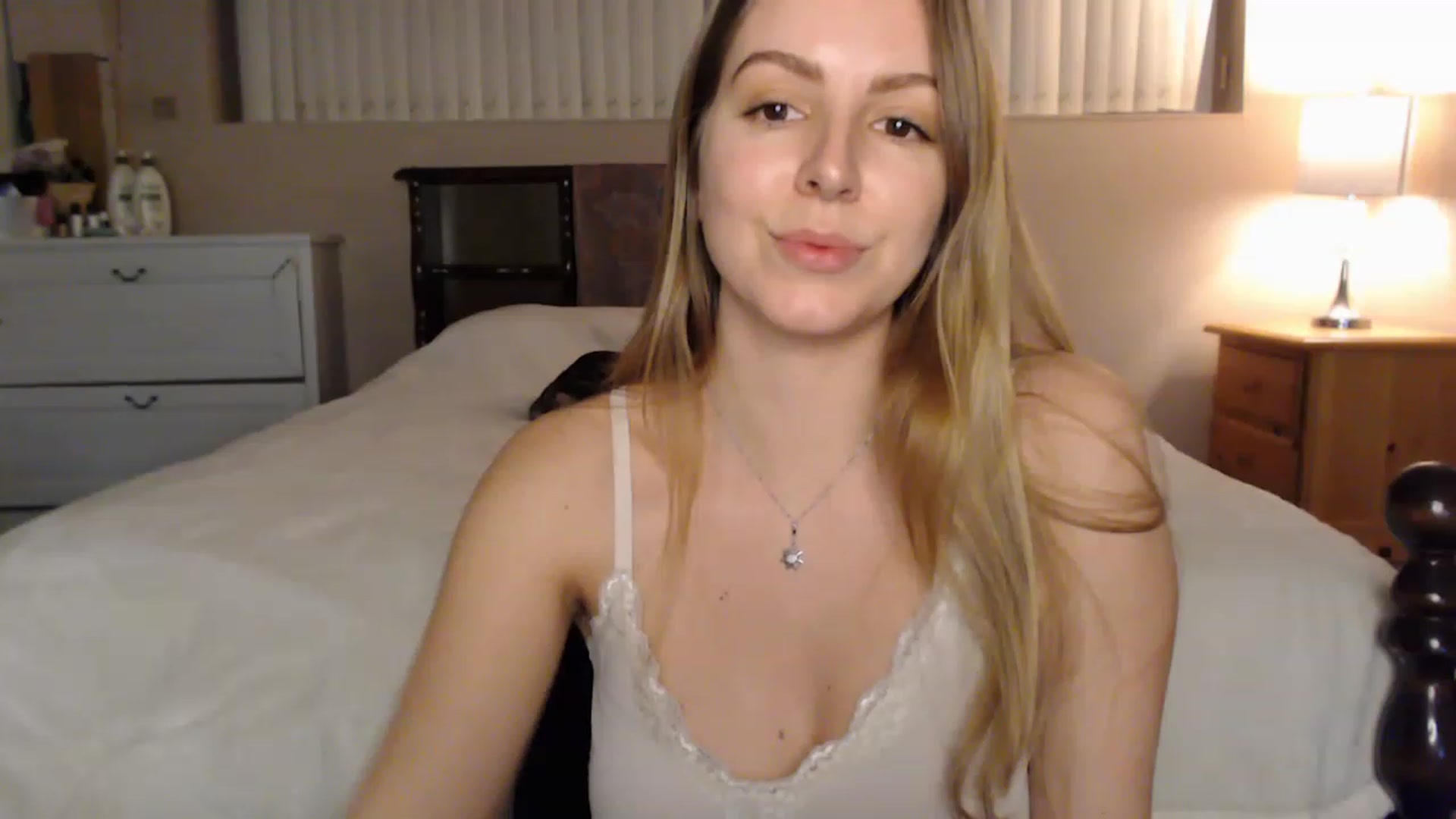 Gallery image thumbnail from MyaDelaney's myfreecams stream on, 01/19/2023, 05:03 image 16 of 20