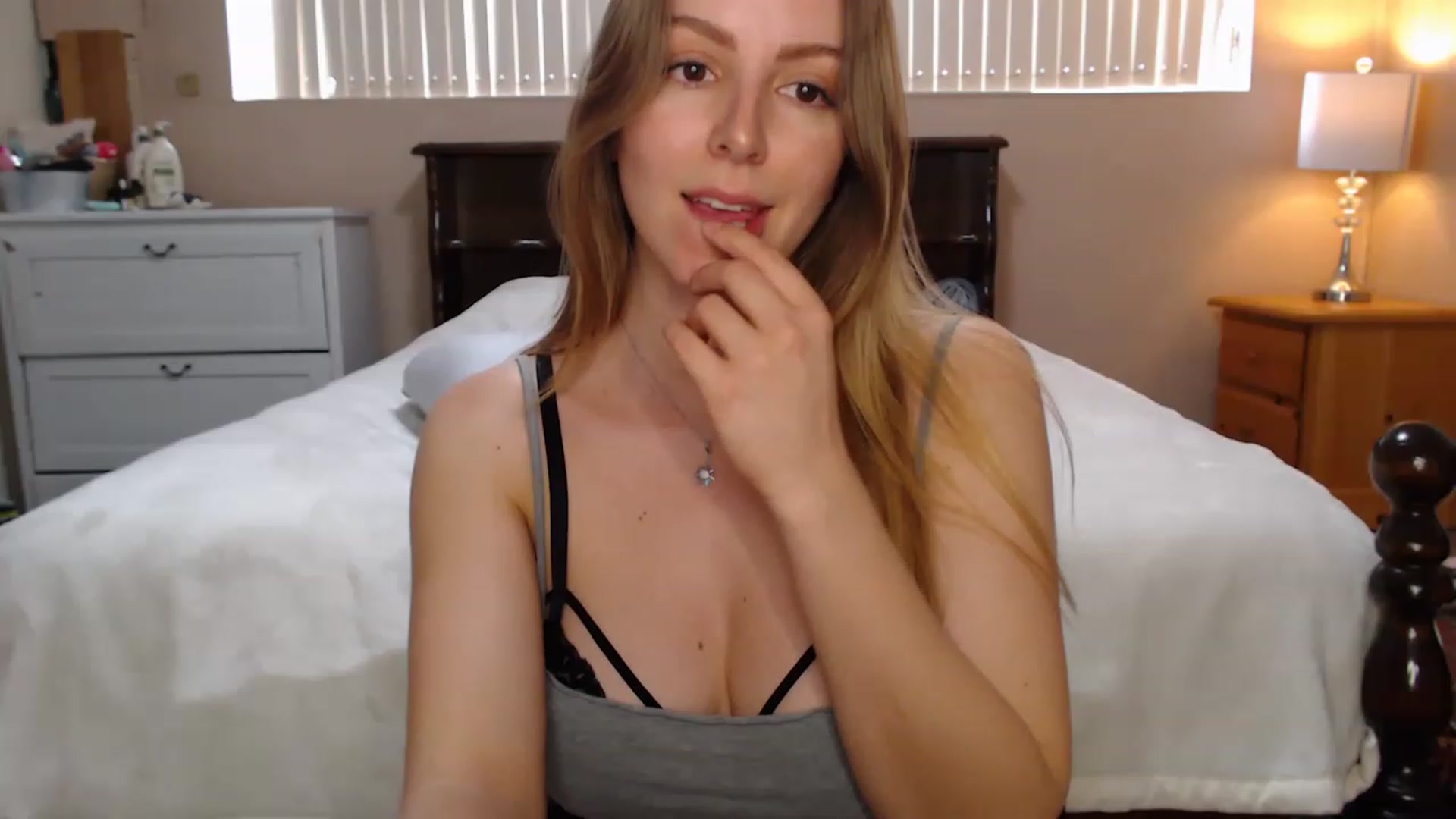 Gallery image thumbnail from MyaDelaney's myfreecams stream on, 03/03/2023, 21:19 image 18 of 20