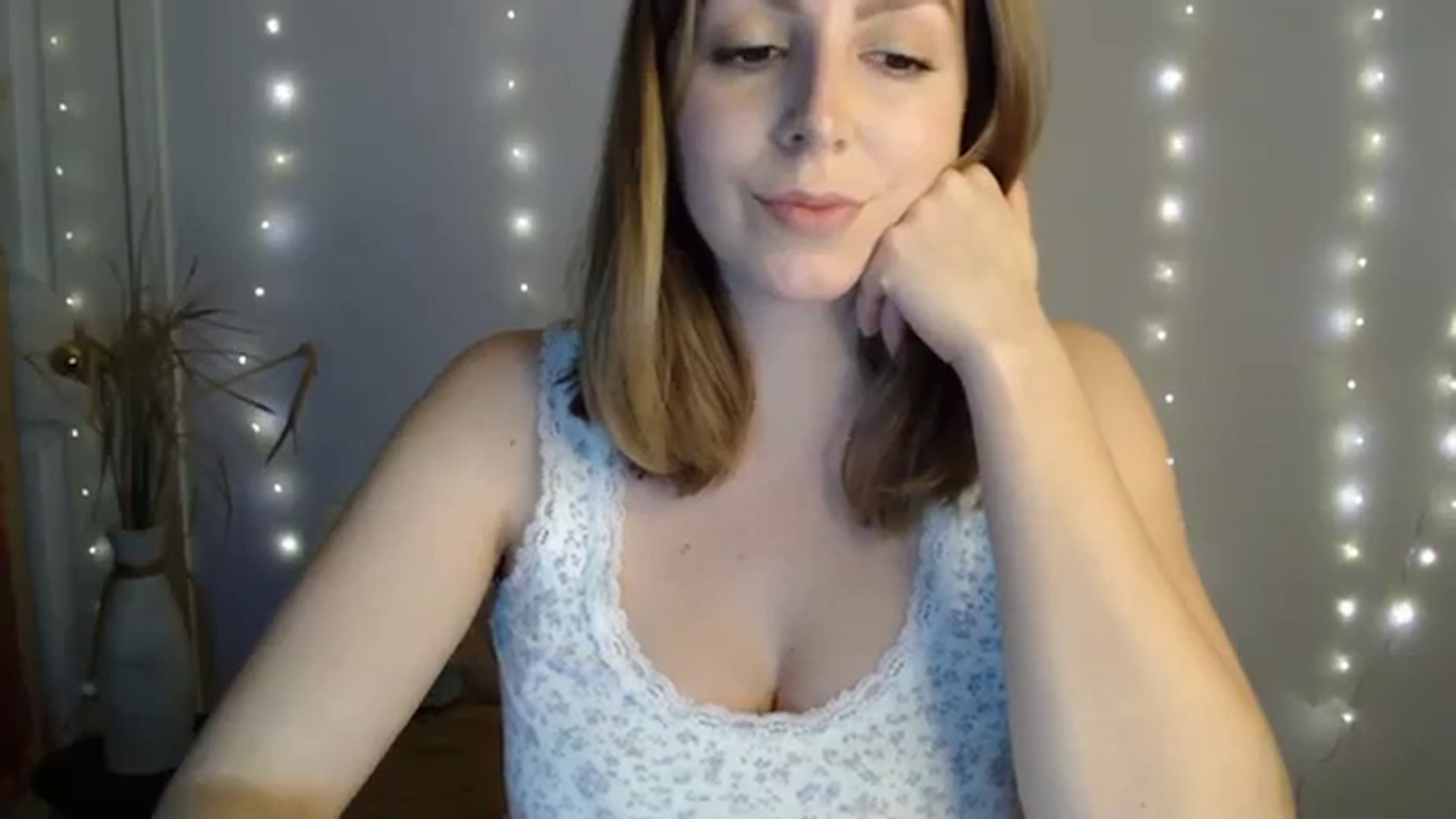 Gallery image thumbnail from MyaDelaney's myfreecams stream on, 12/13/2023, 04:39 image 12 of 20