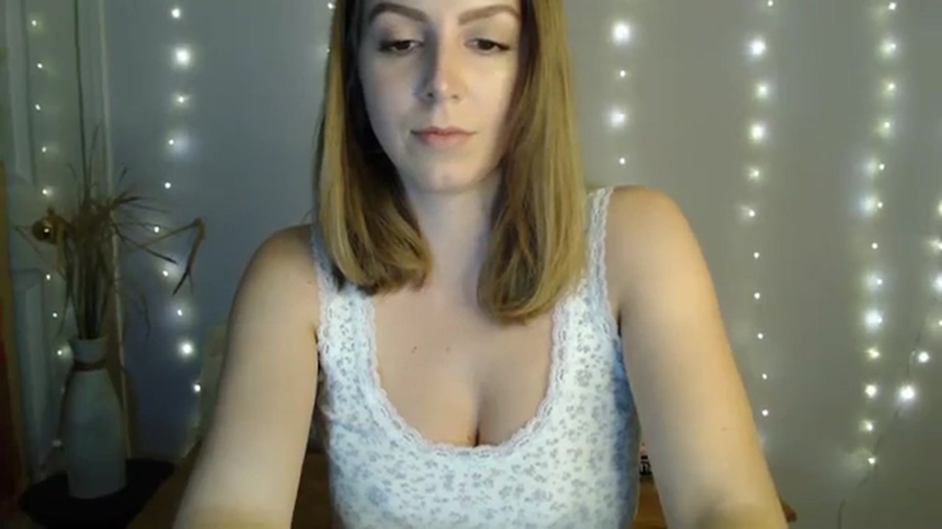 Gallery image thumbnail from MyaDelaney's myfreecams stream on, 12/13/2023, 04:39 image 8 of 20