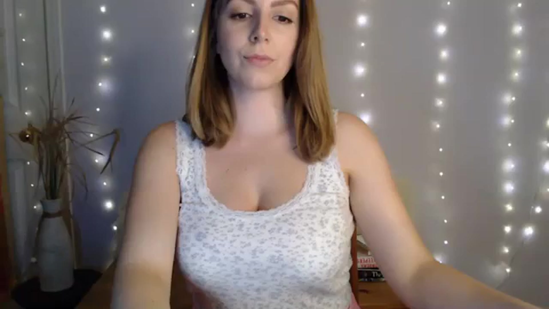 Gallery image thumbnail from MyaDelaney's myfreecams stream on, 12/13/2023, 04:39 image 5 of 20