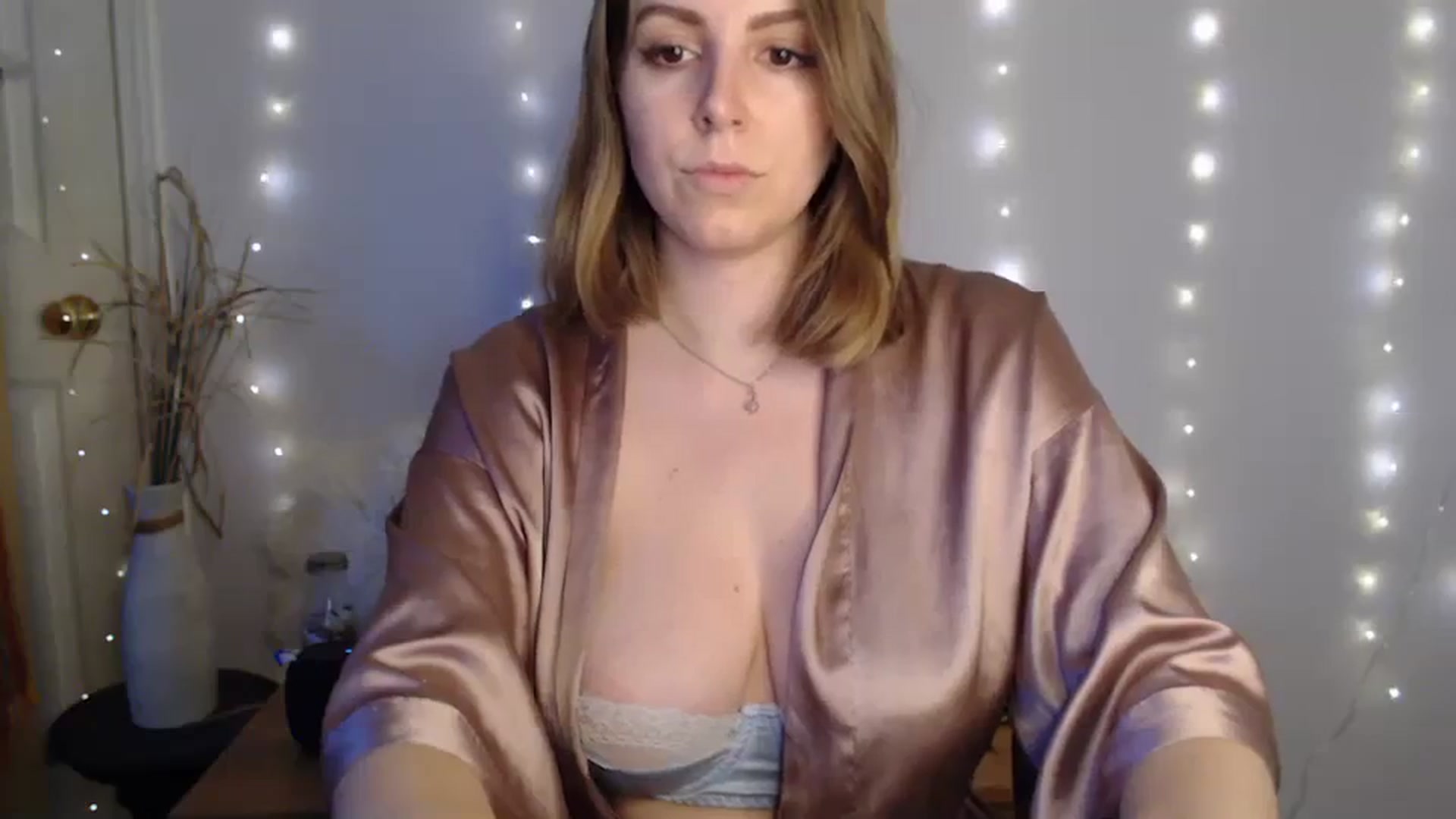 Gallery image thumbnail from MyaDelaney's myfreecams stream on, 02/21/2024, 01:32 image 6 of 20