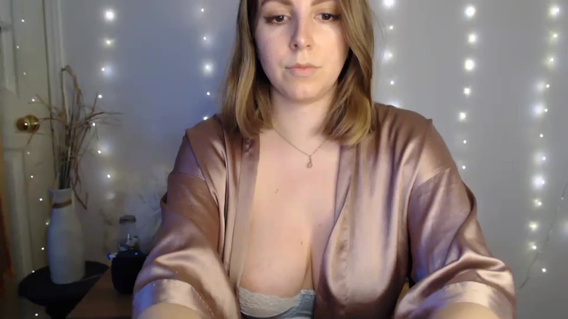 Gallery image thumbnail from MyaDelaney's myfreecams stream on, 02/21/2024, 01:32 image 5 of 20