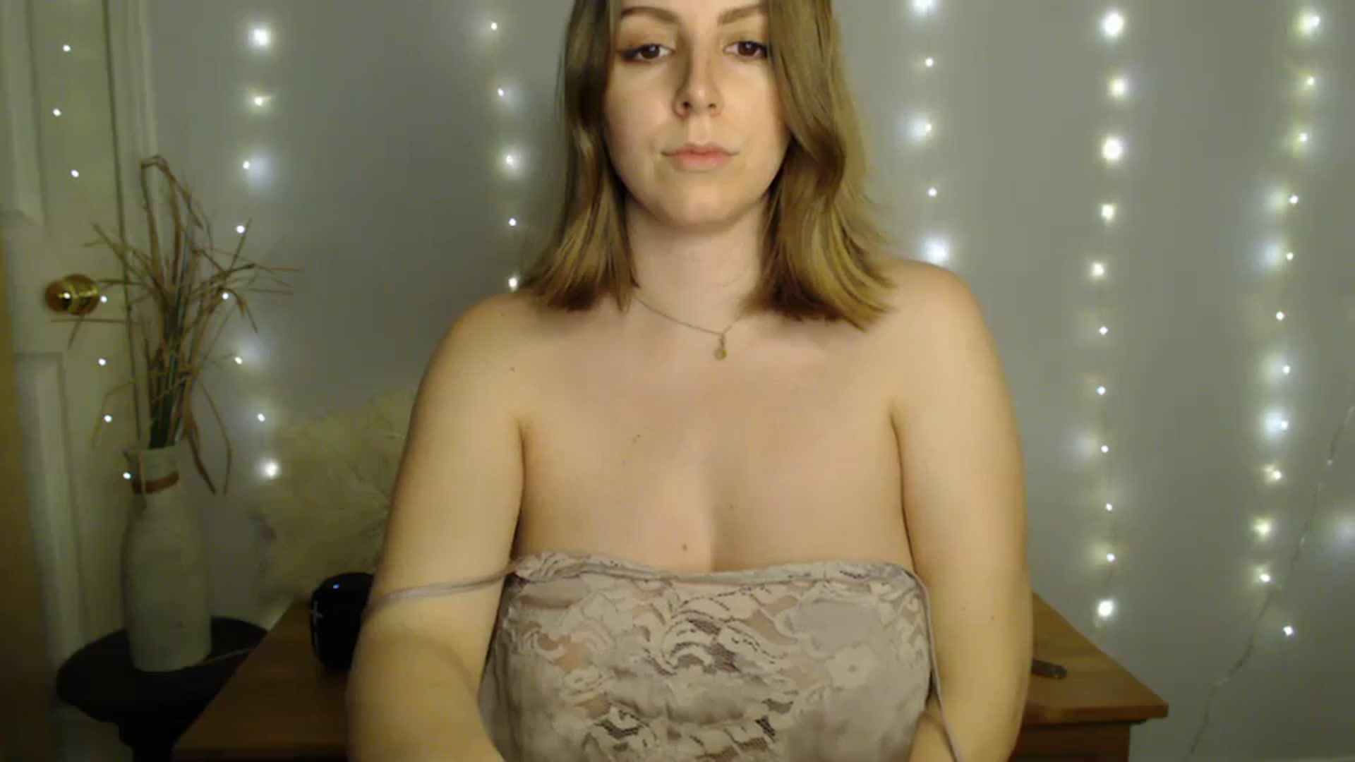 Gallery image thumbnail from MyaDelaney's myfreecams stream on, 02/28/2024, 07:22 image 13 of 20