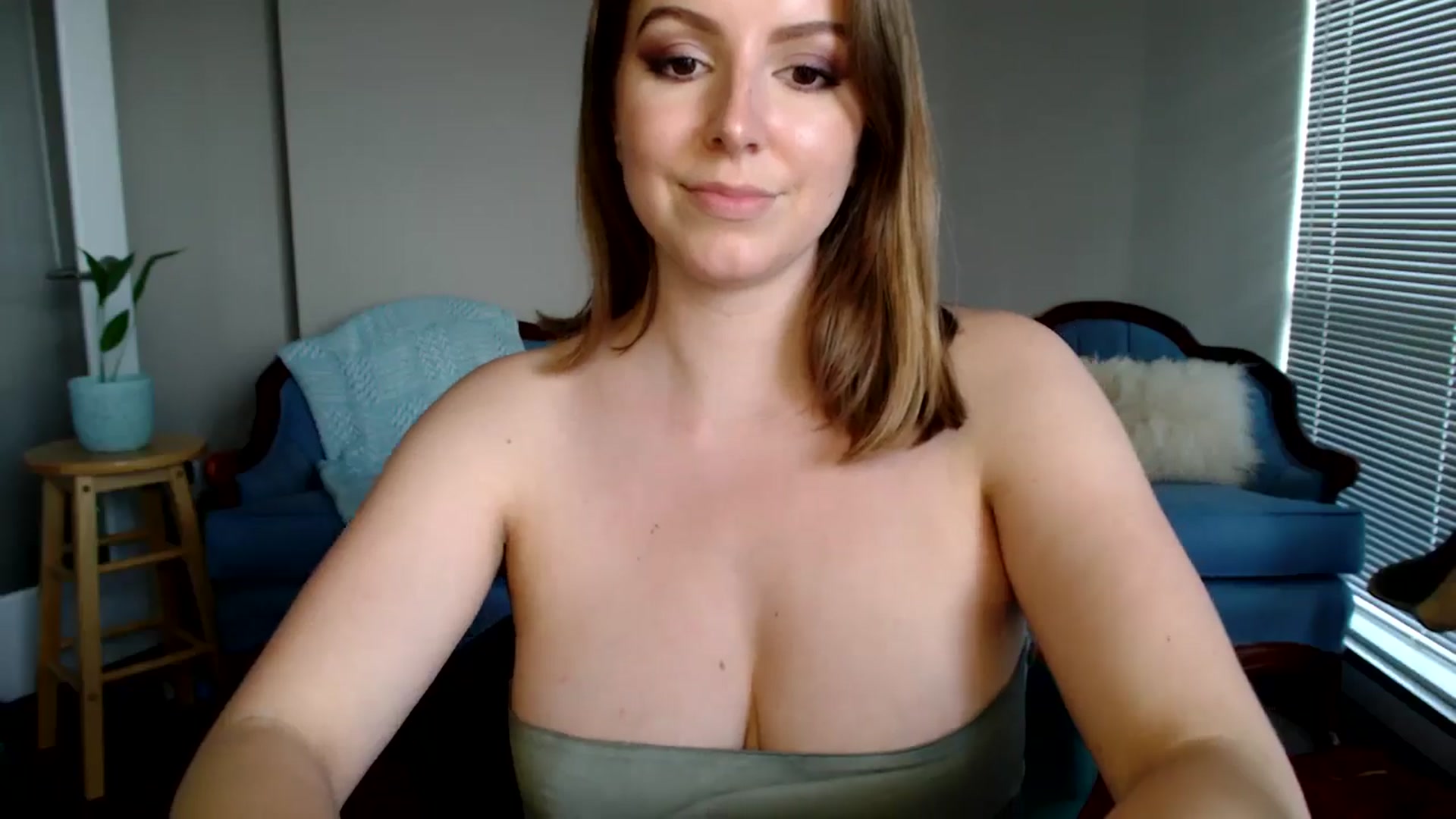 Gallery image thumbnail from MyaDelaney's myfreecams stream on, 04/30/2024, 01:34 image 8 of 20