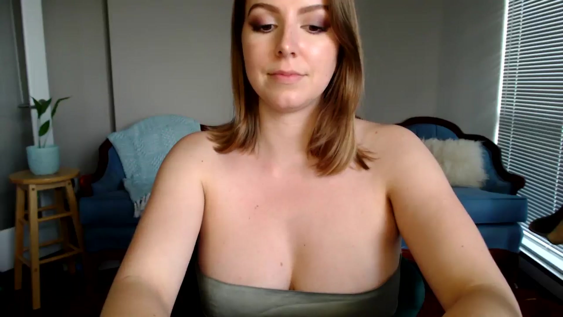 Gallery image thumbnail from MyaDelaney's myfreecams stream on, 04/30/2024, 01:34 image 5 of 20