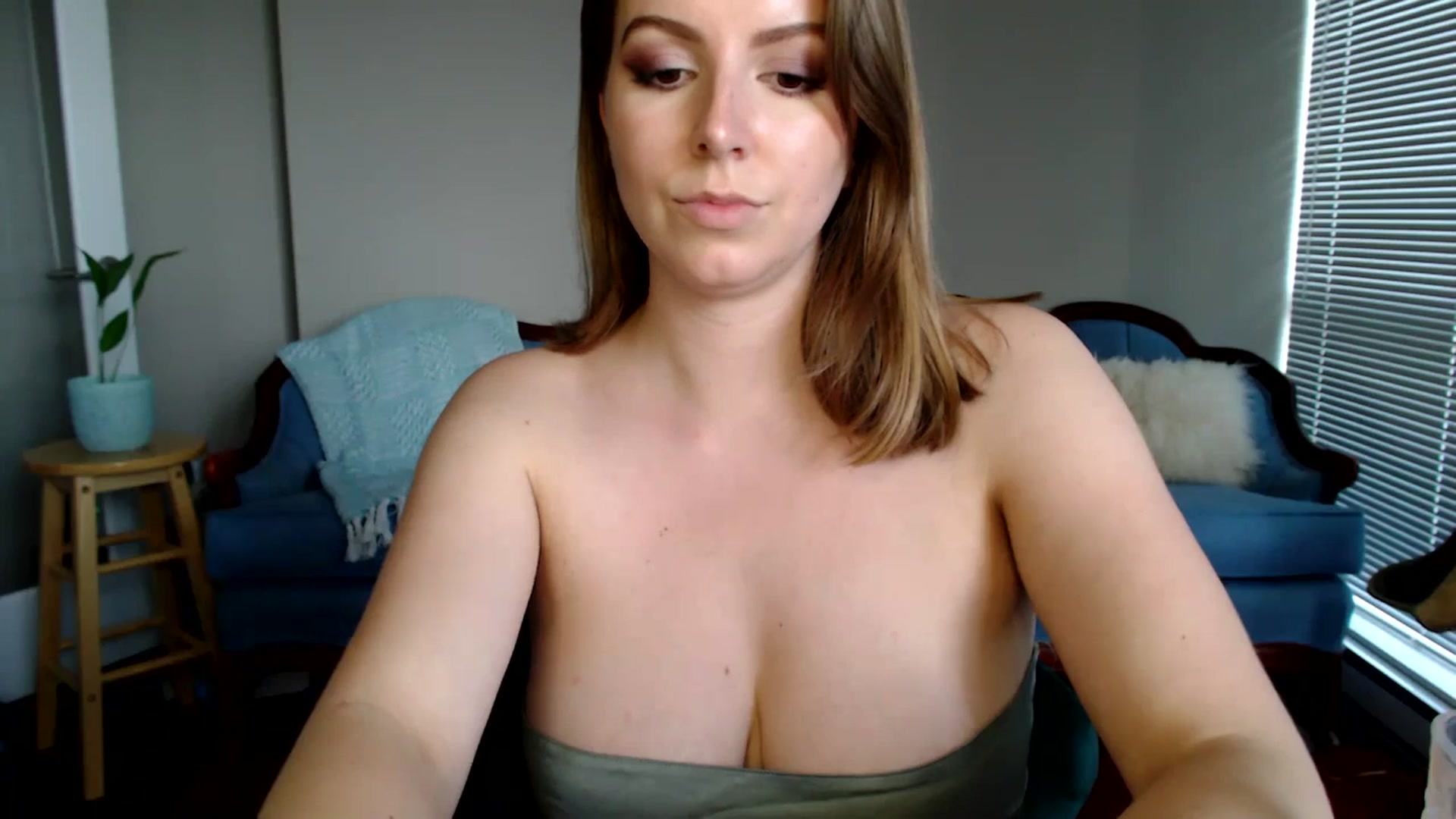 Gallery image thumbnail from MyaDelaney's myfreecams stream on, 04/30/2024, 01:34 image 15 of 20